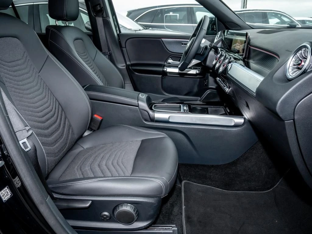 Mercedes-Benz-GLB 200 d-image-11