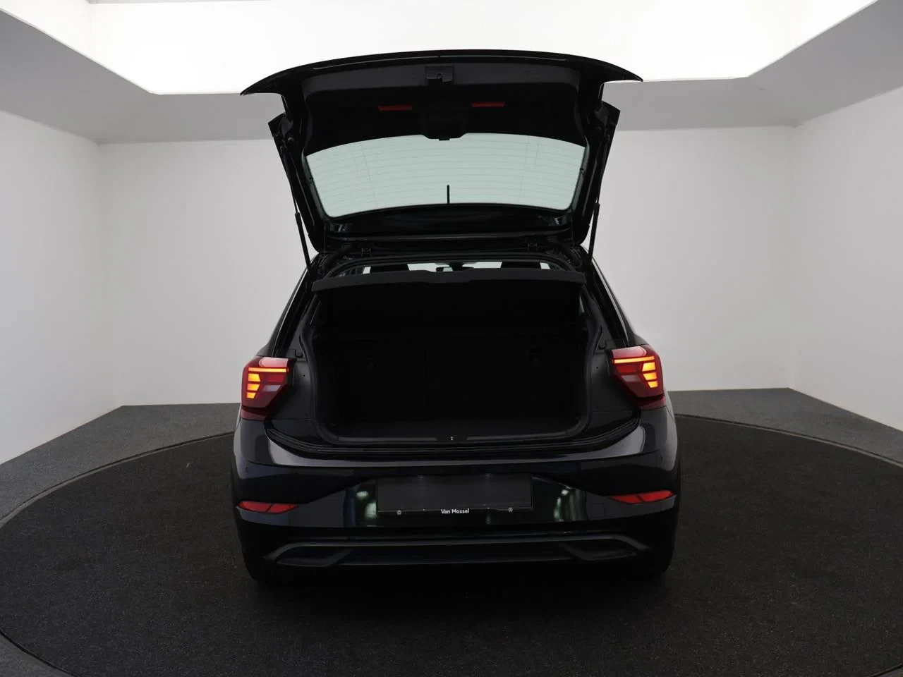 Volkswagen-Polo-image-8