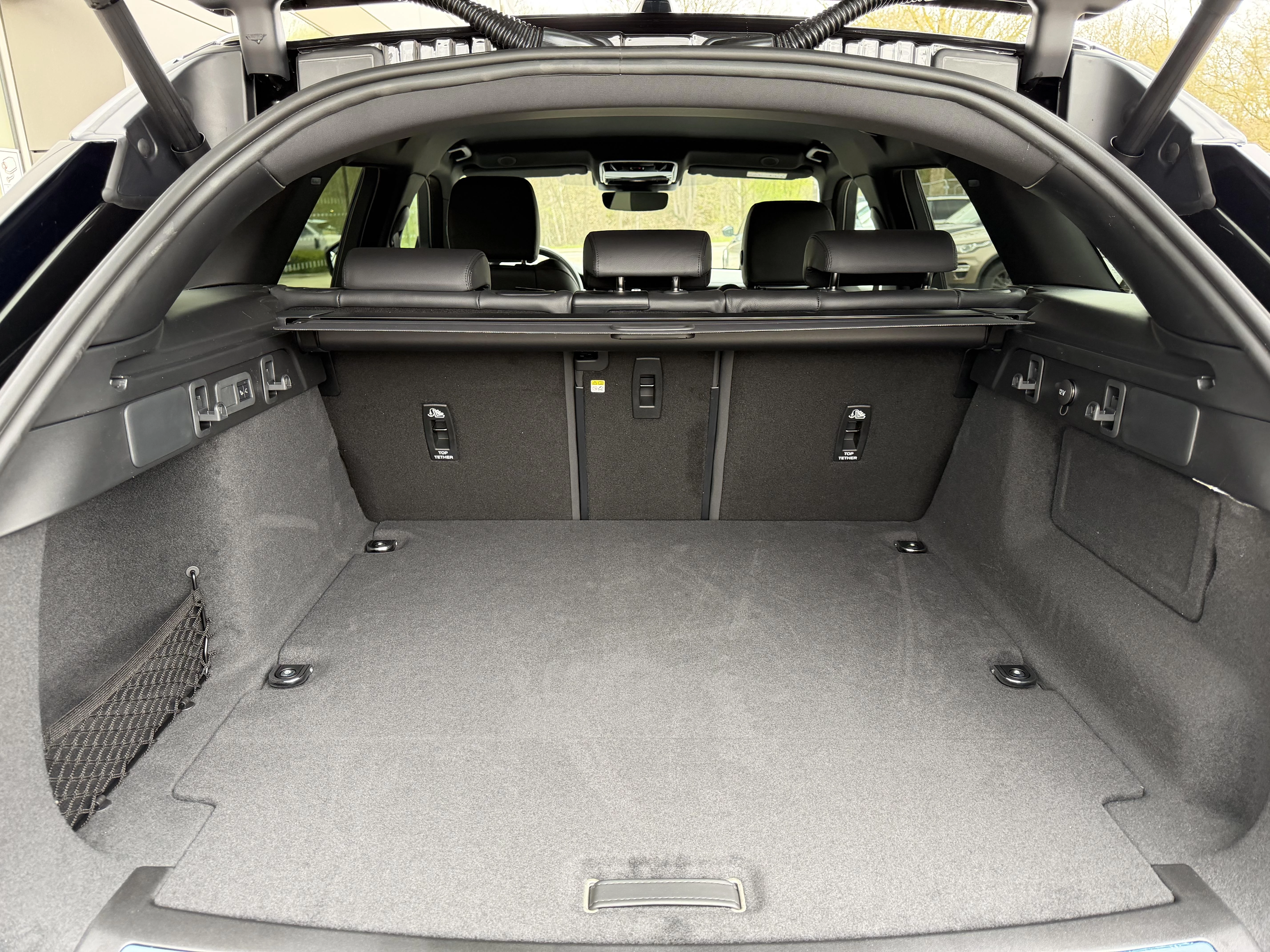 Land Rover Range Rover Velar P400e Dynamic SE AWD Auto. 26.5MY