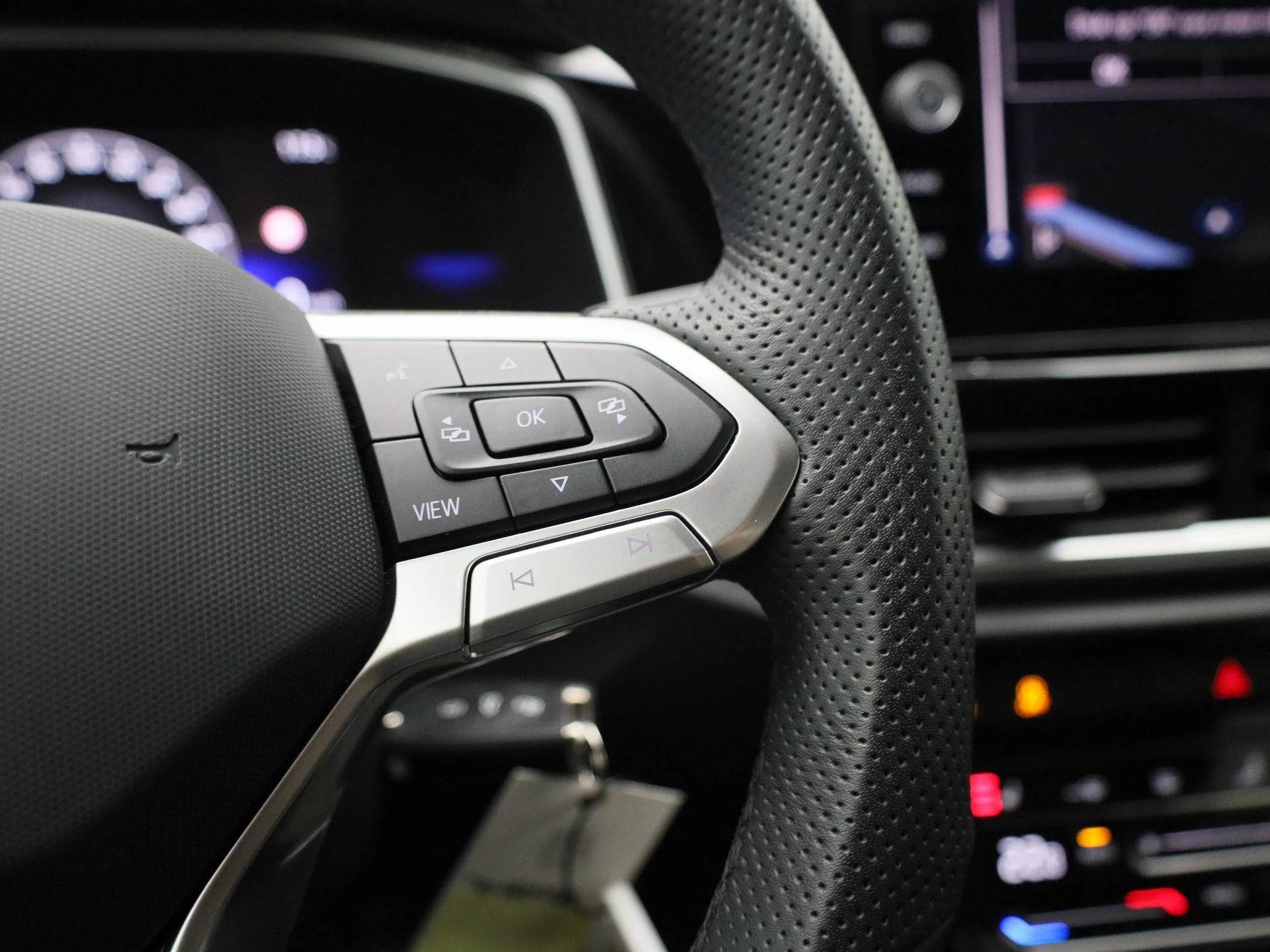 Volkswagen-T-Roc-image-20