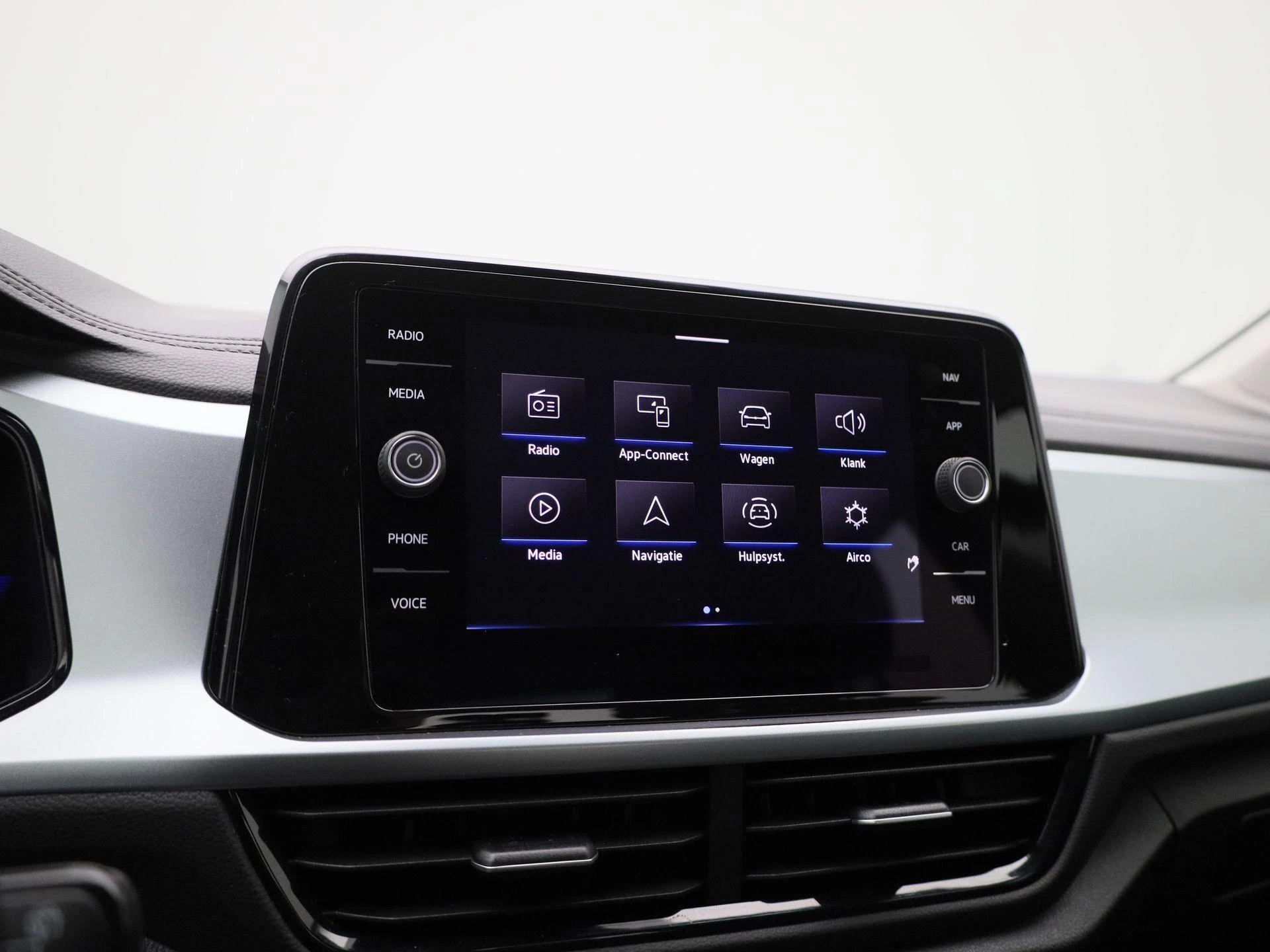 Volkswagen-T-Roc-image-24