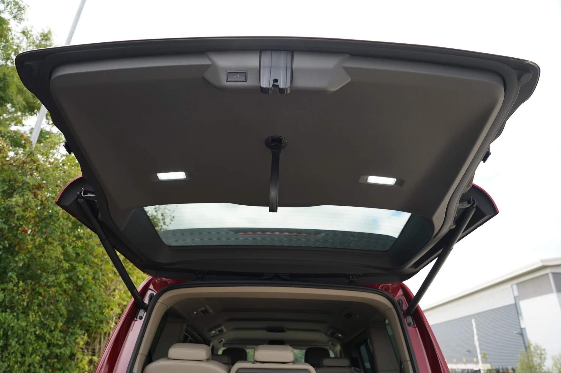 Volkswagen-Multivan-image-29