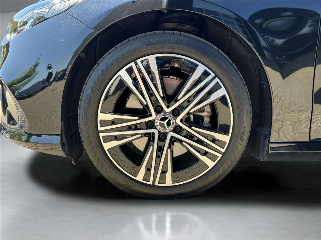 Mercedes-Benz-CLA-image-8