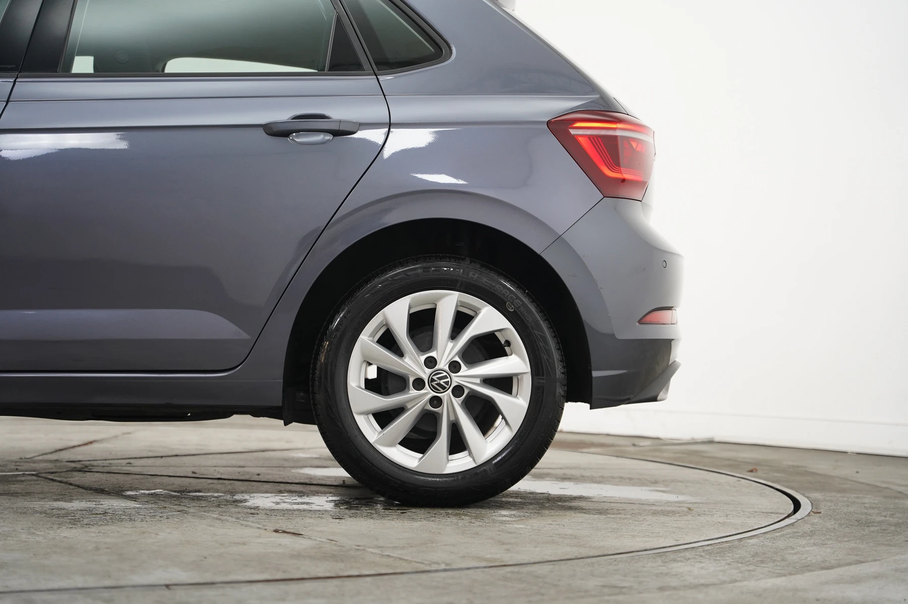 Volkswagen-Polo-image-33