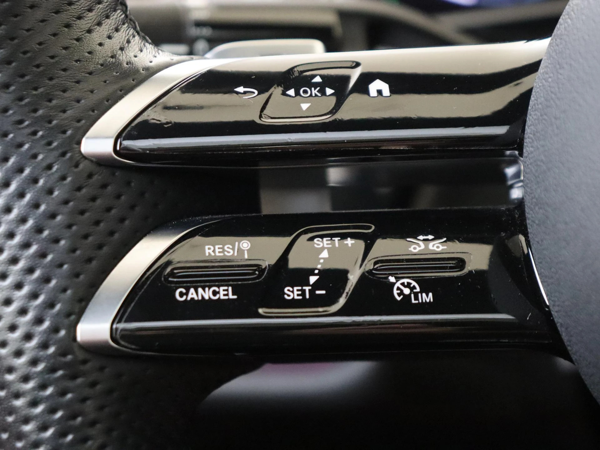 Mercedes-Benz-E-Klasse-image-12