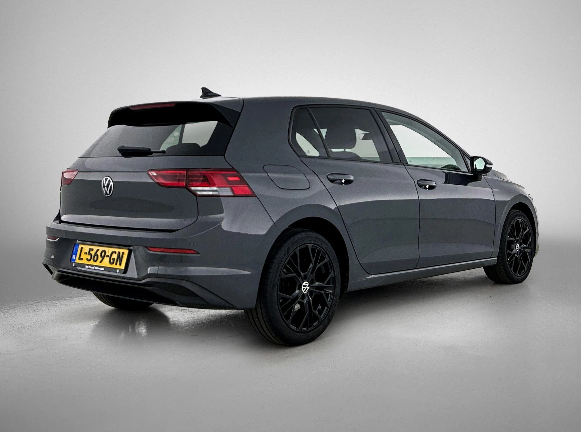 Volkswagen-Golf-image-4