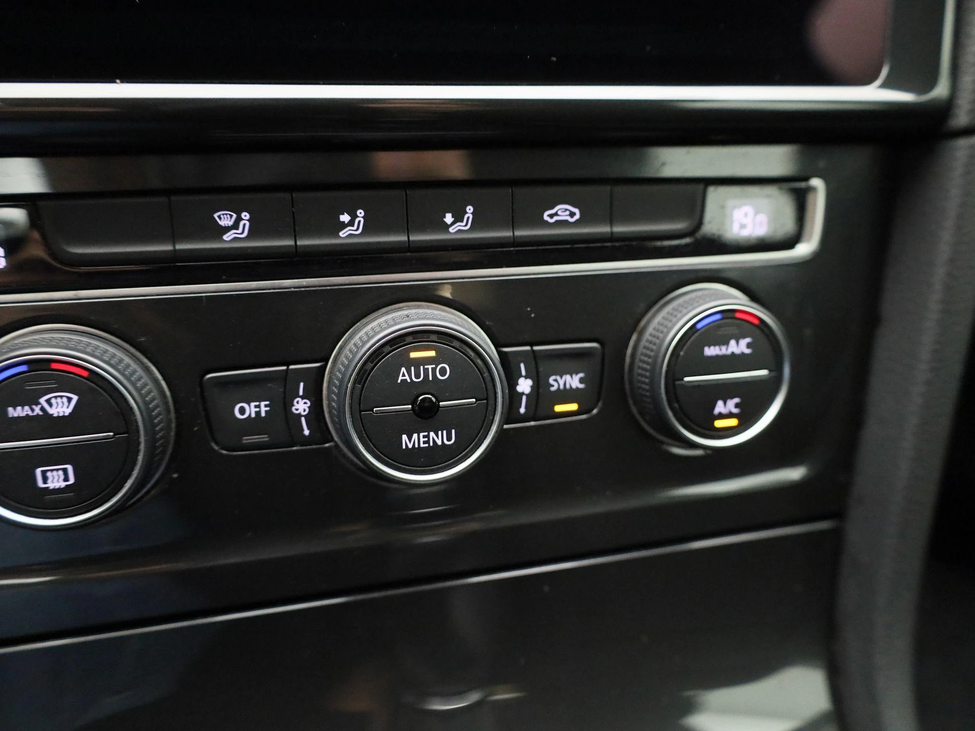 Volkswagen-Golf-image-20