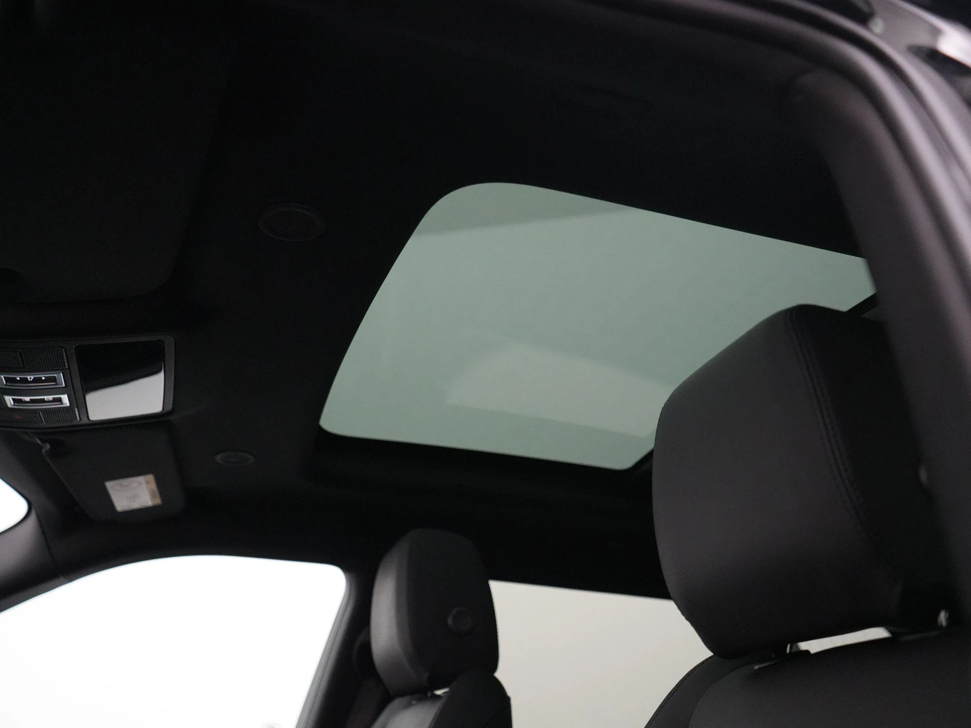 Land Rover-Range Rover Evoque-image-35