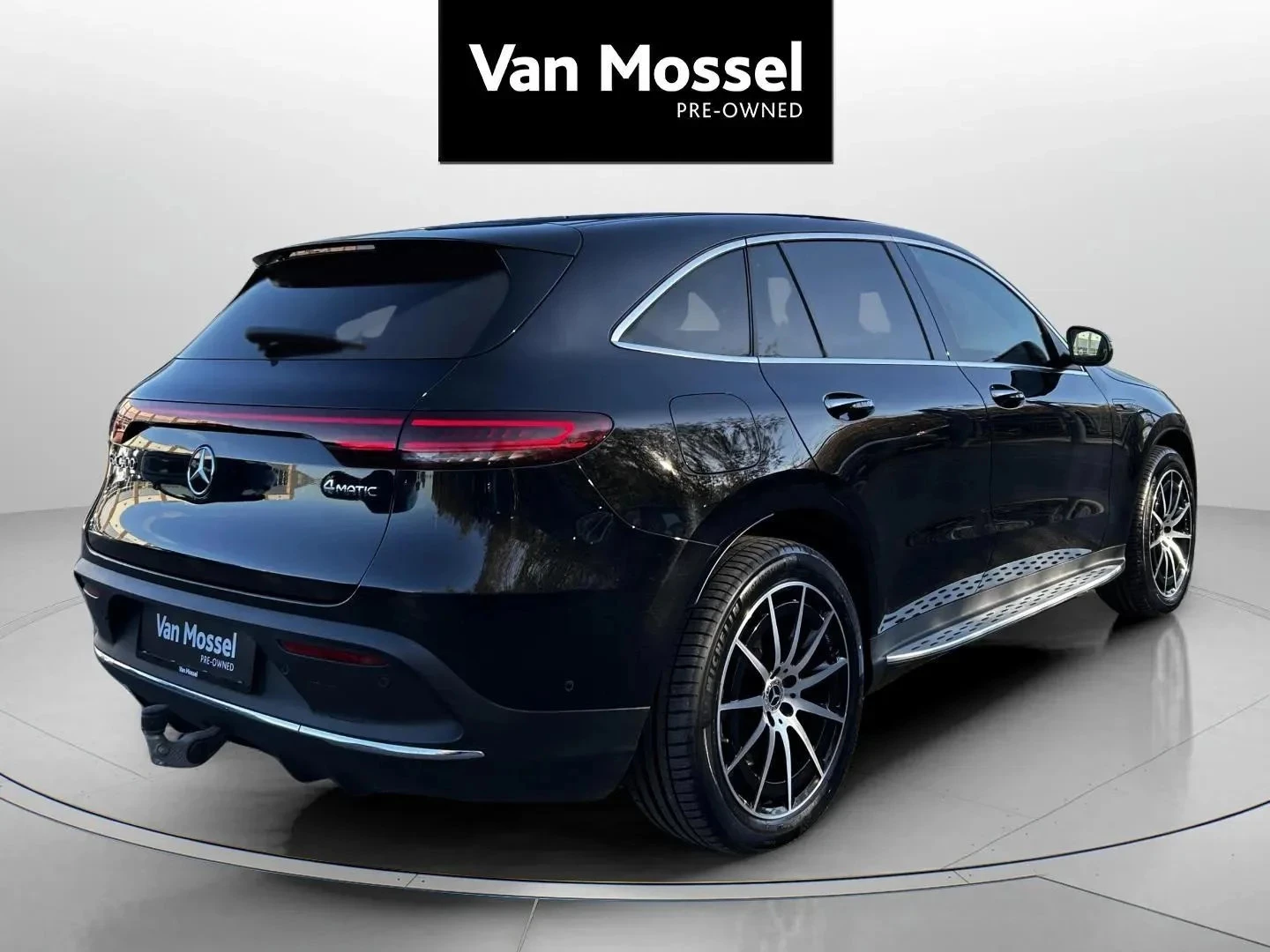 Mercedes-Benz-EQC-image-4