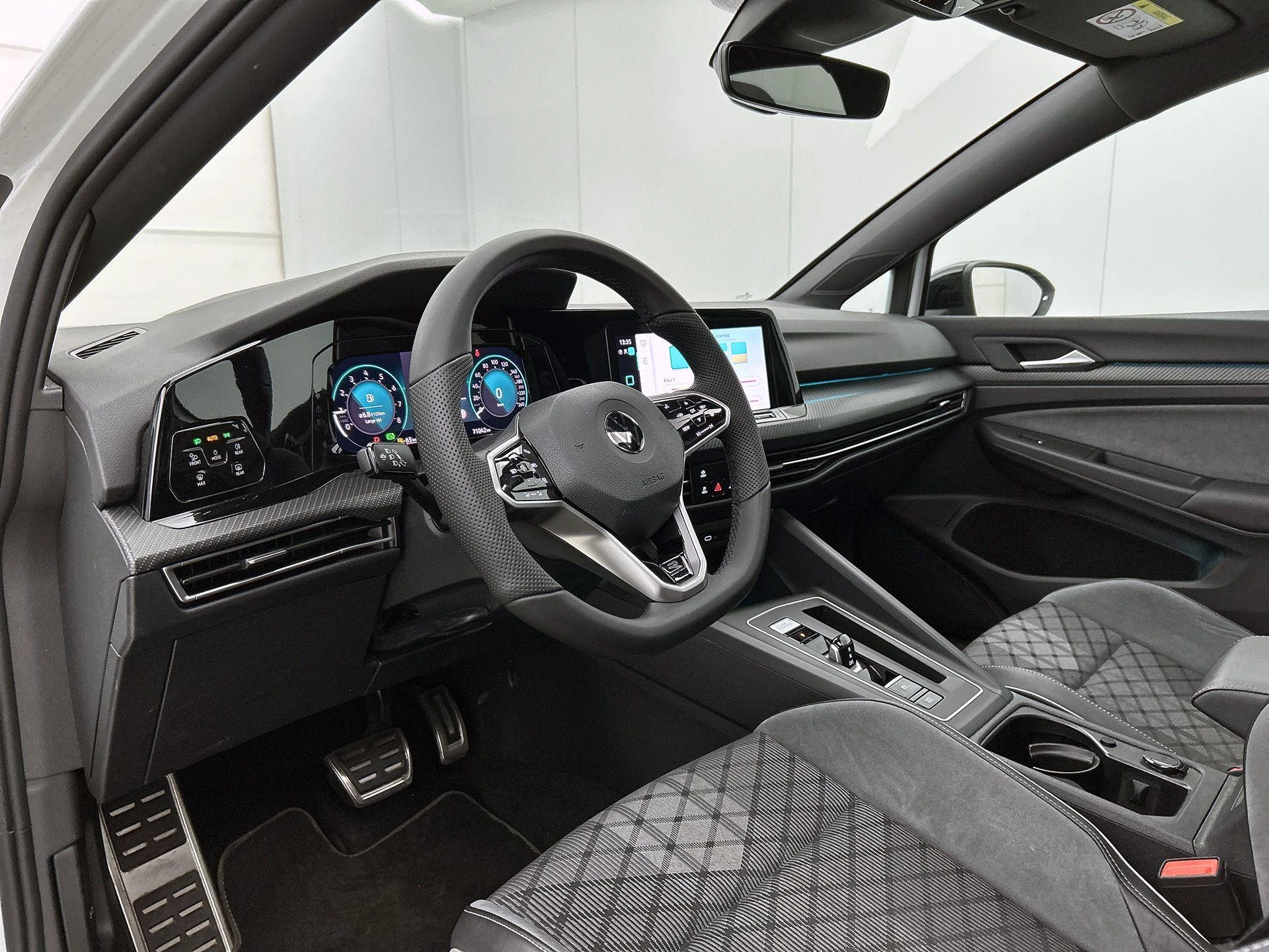 Volkswagen Golf 1.5 eTSI R-LINE