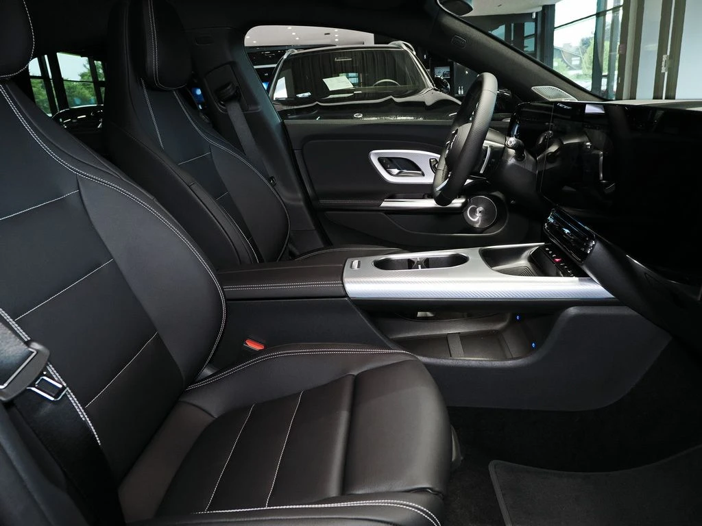 Mercedes-Benz-CLA 250+-image-9
