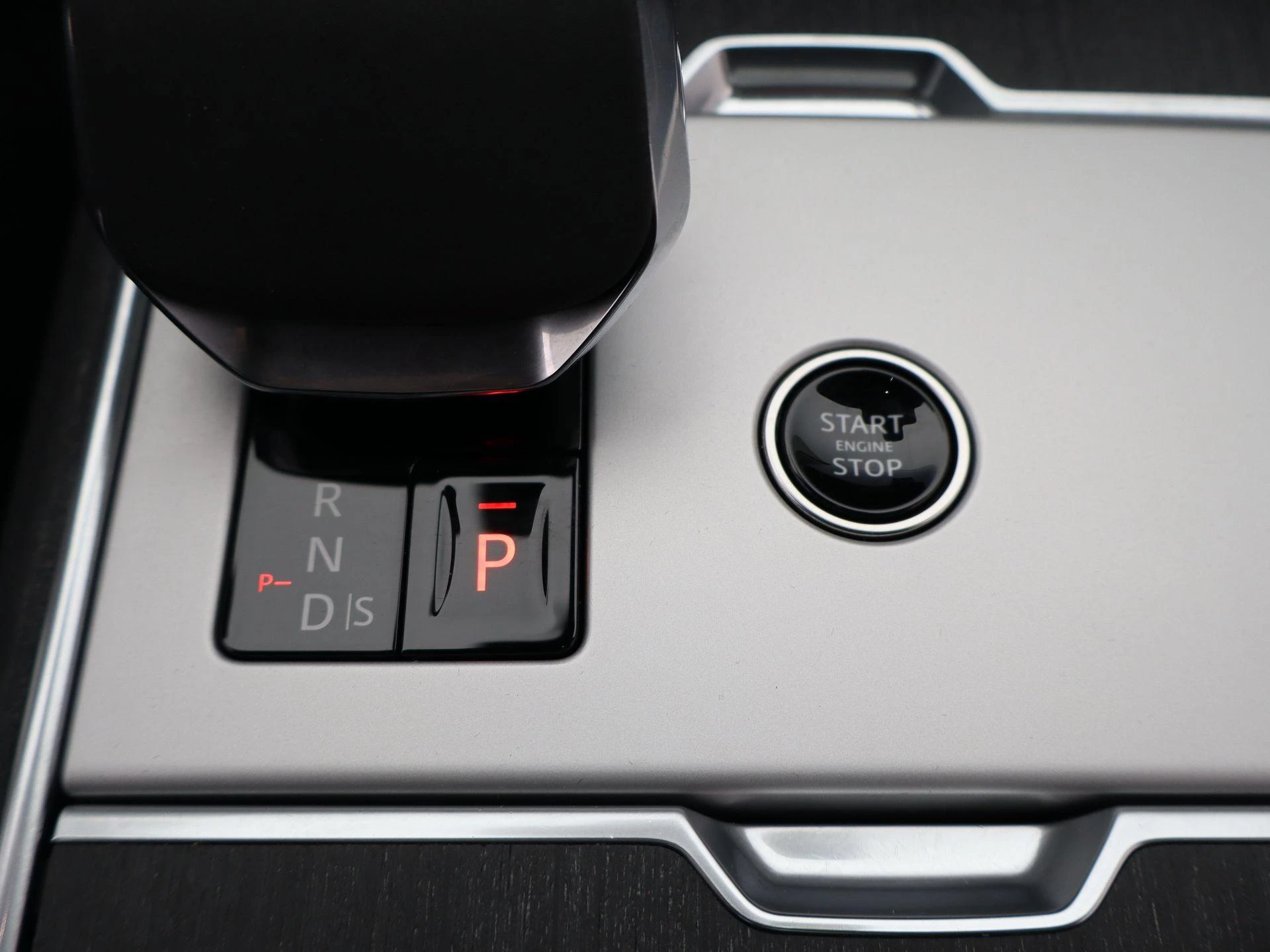 Land Rover-Range Rover-image-28