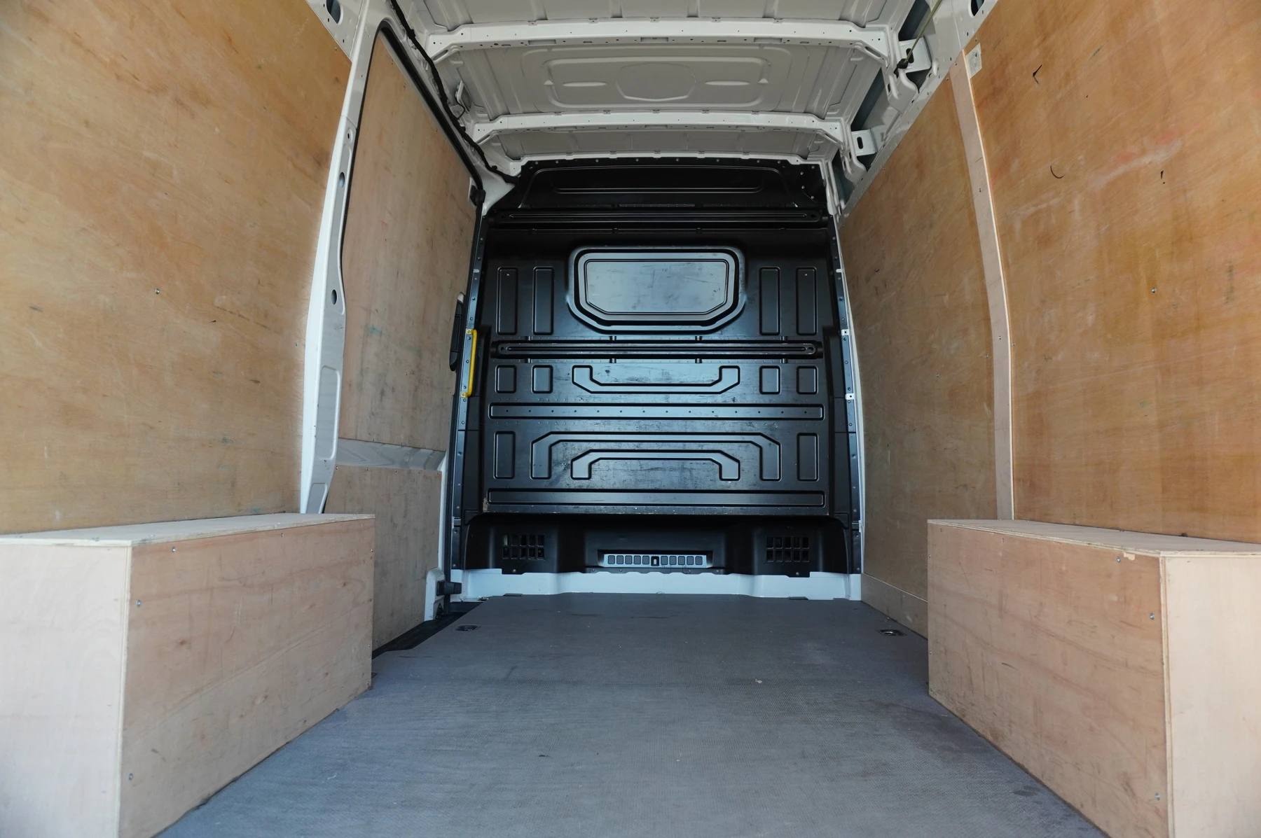 Volkswagen-Crafter-image-19