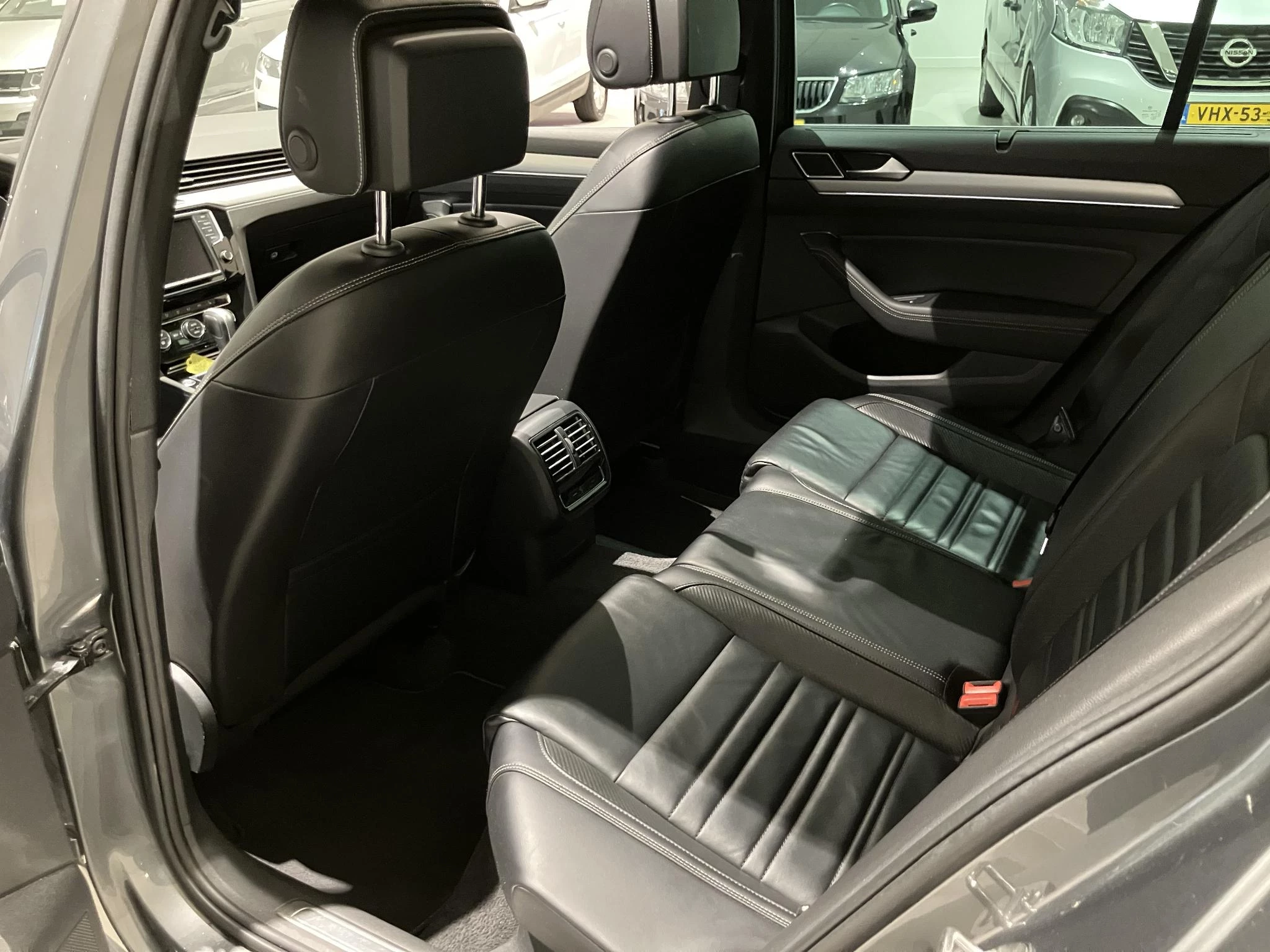 Volkswagen-Passat-image-13