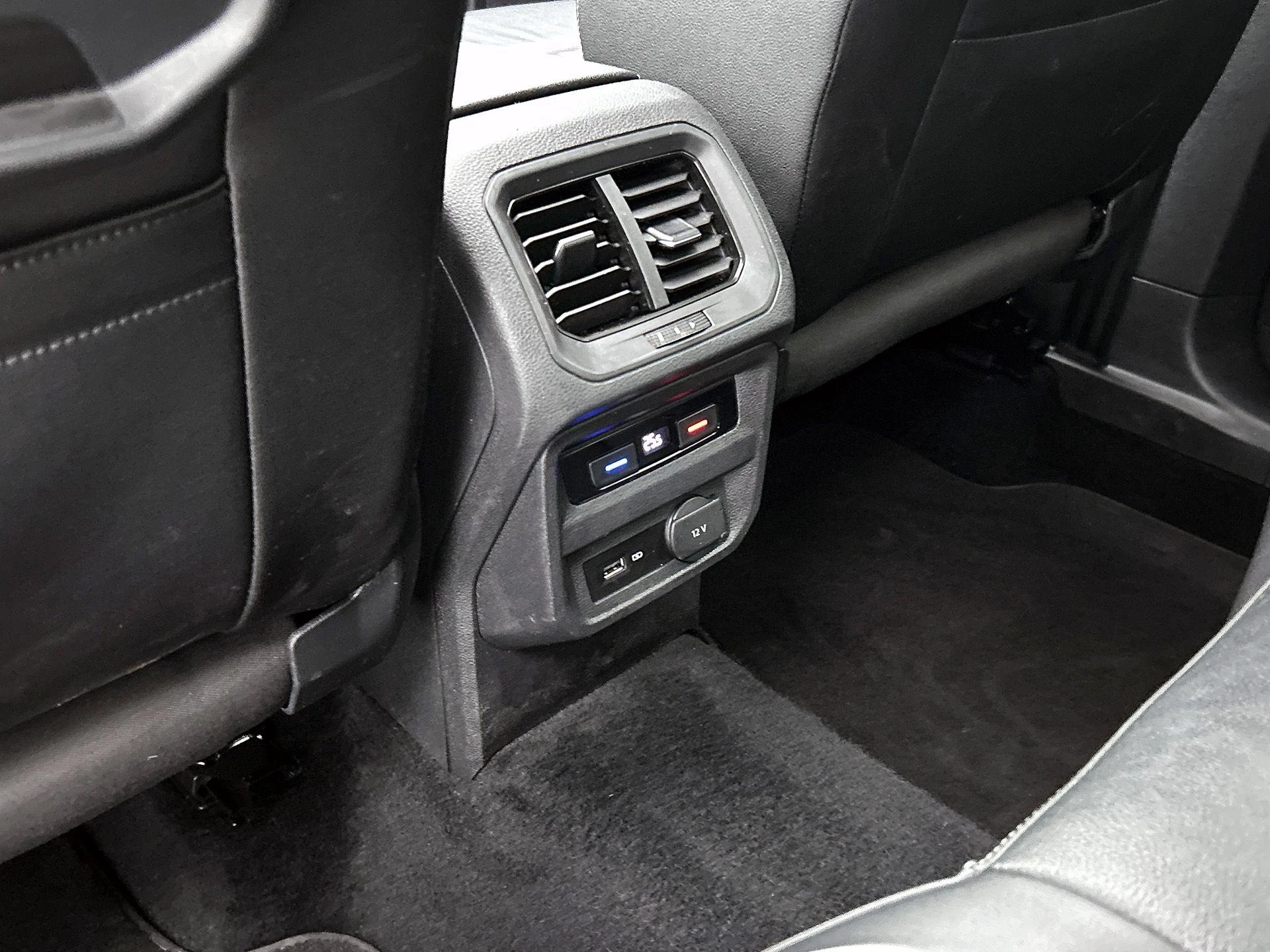 Volkswagen-Tiguan Allspace-image-11