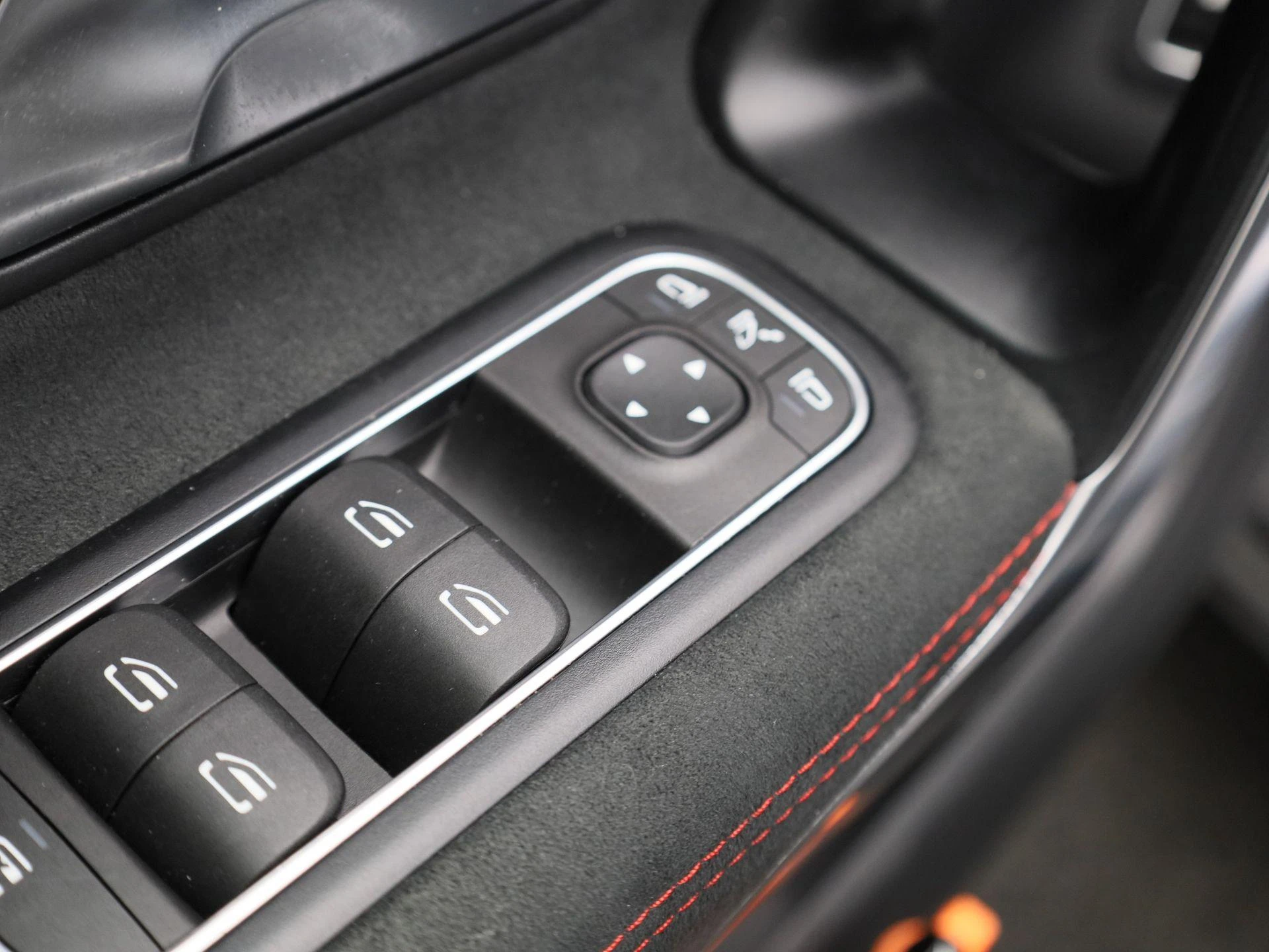 Mercedes-Benz-CLA-image-33