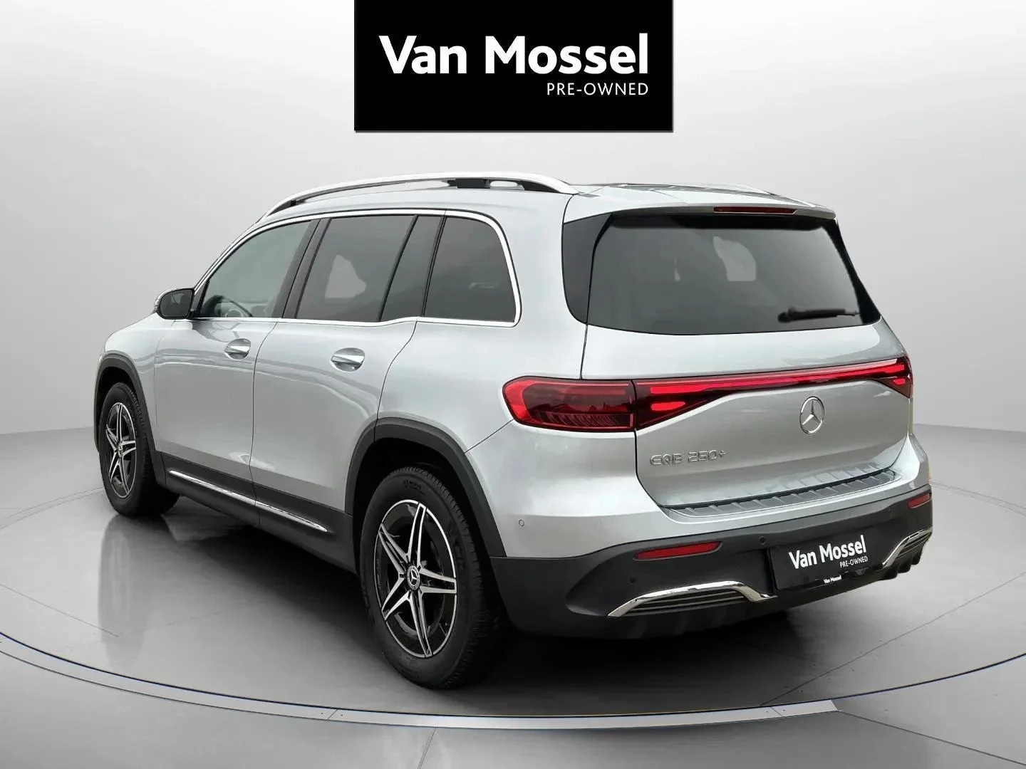 Mercedes-Benz-EQB-image-6