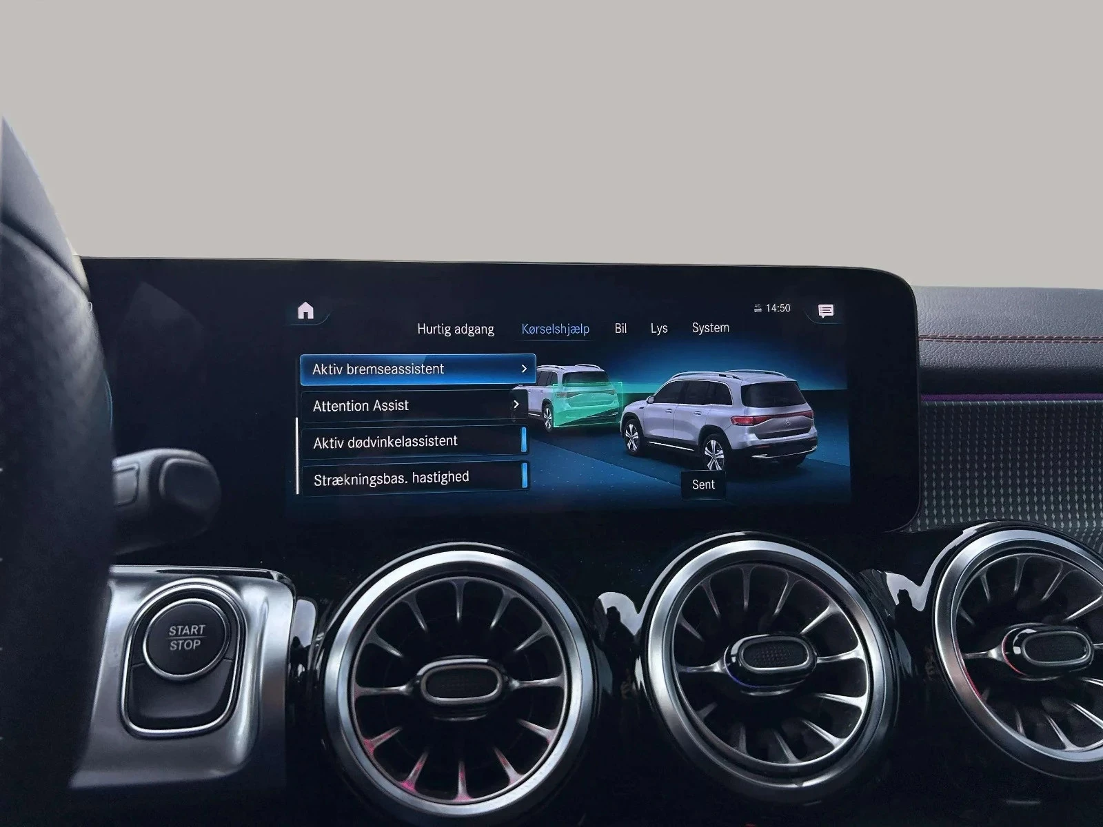 Mercedes-Benz-EQB-image-20