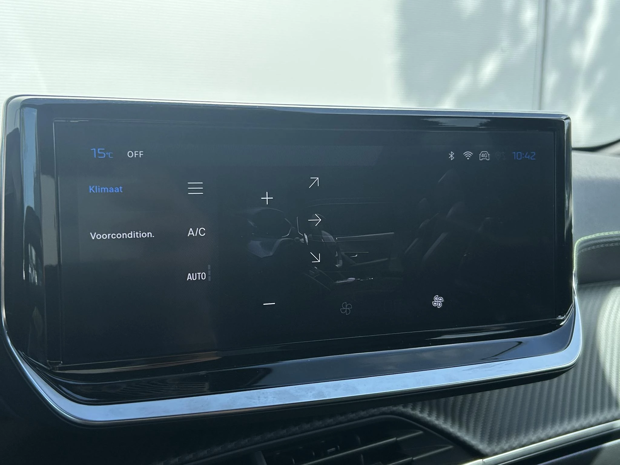 Peugeot-e-2008-image-15