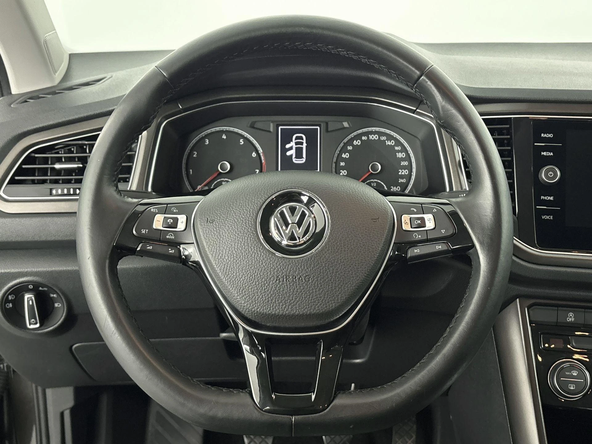 Volkswagen-T-Roc-image-19