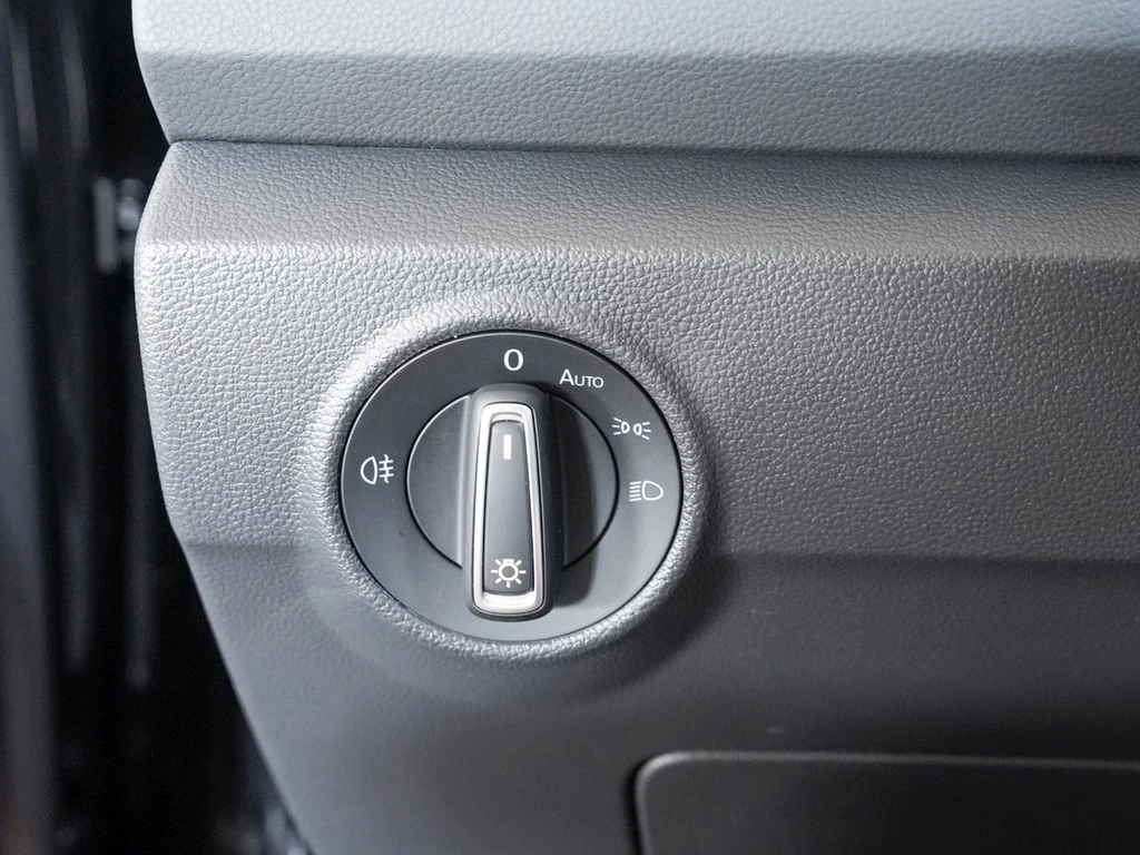 Volkswagen-T-Roc-image-17