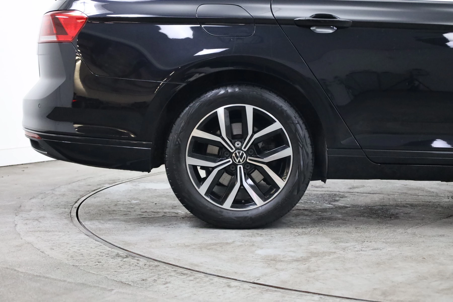 Volkswagen-Passat-image-21