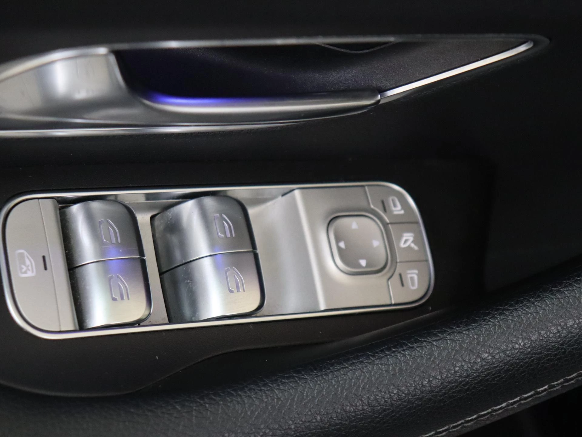 Mercedes-Benz-GLE-image-25