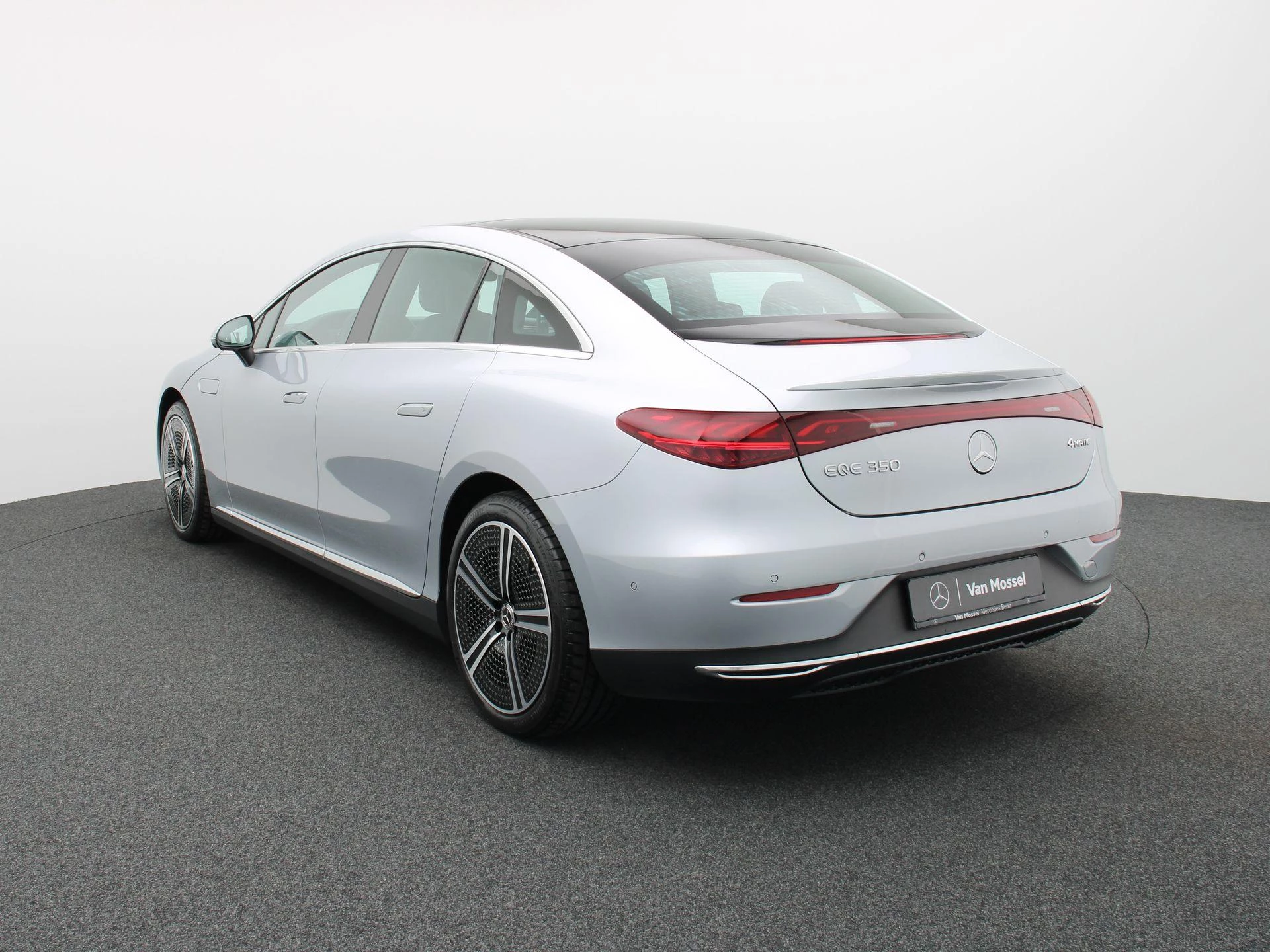 Mercedes-Benz-EQE-image-1