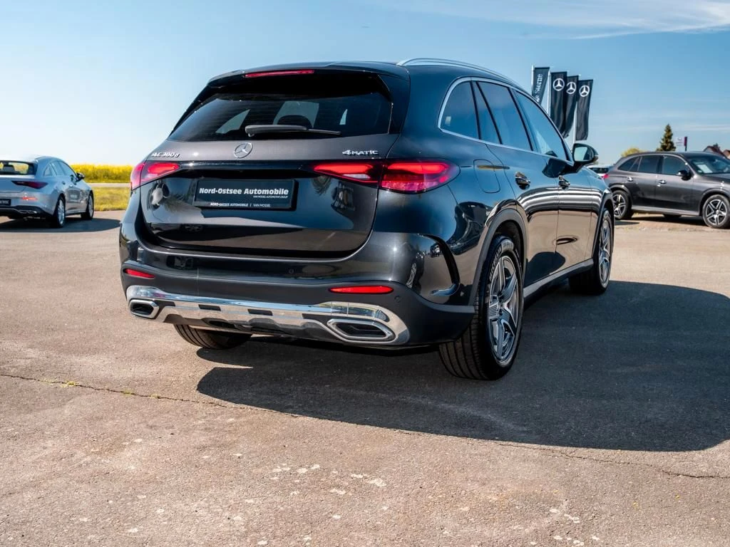 Mercedes-Benz-GLC 300 d-image-5
