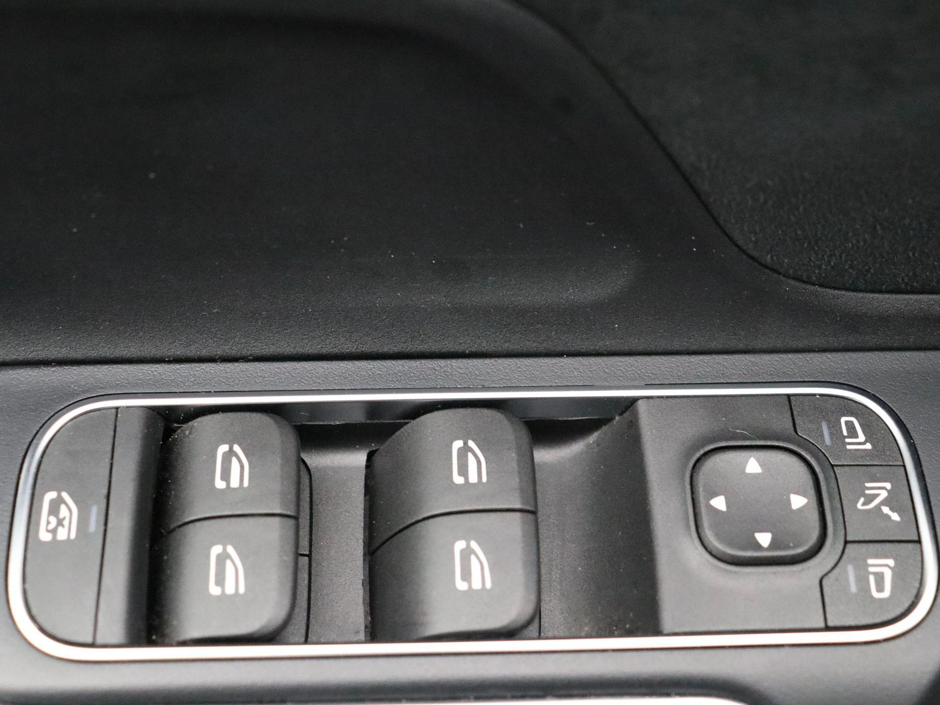 Mercedes-Benz-GLA-image-9