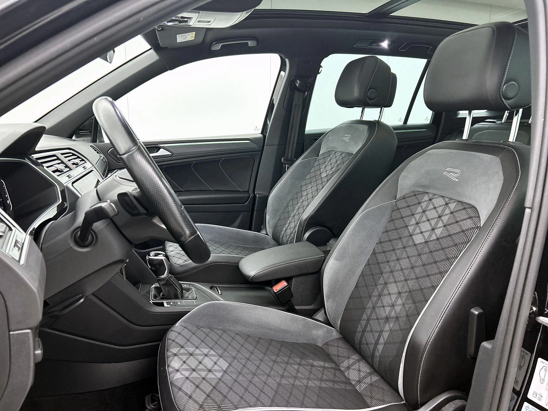 Volkswagen-Tiguan-image-32