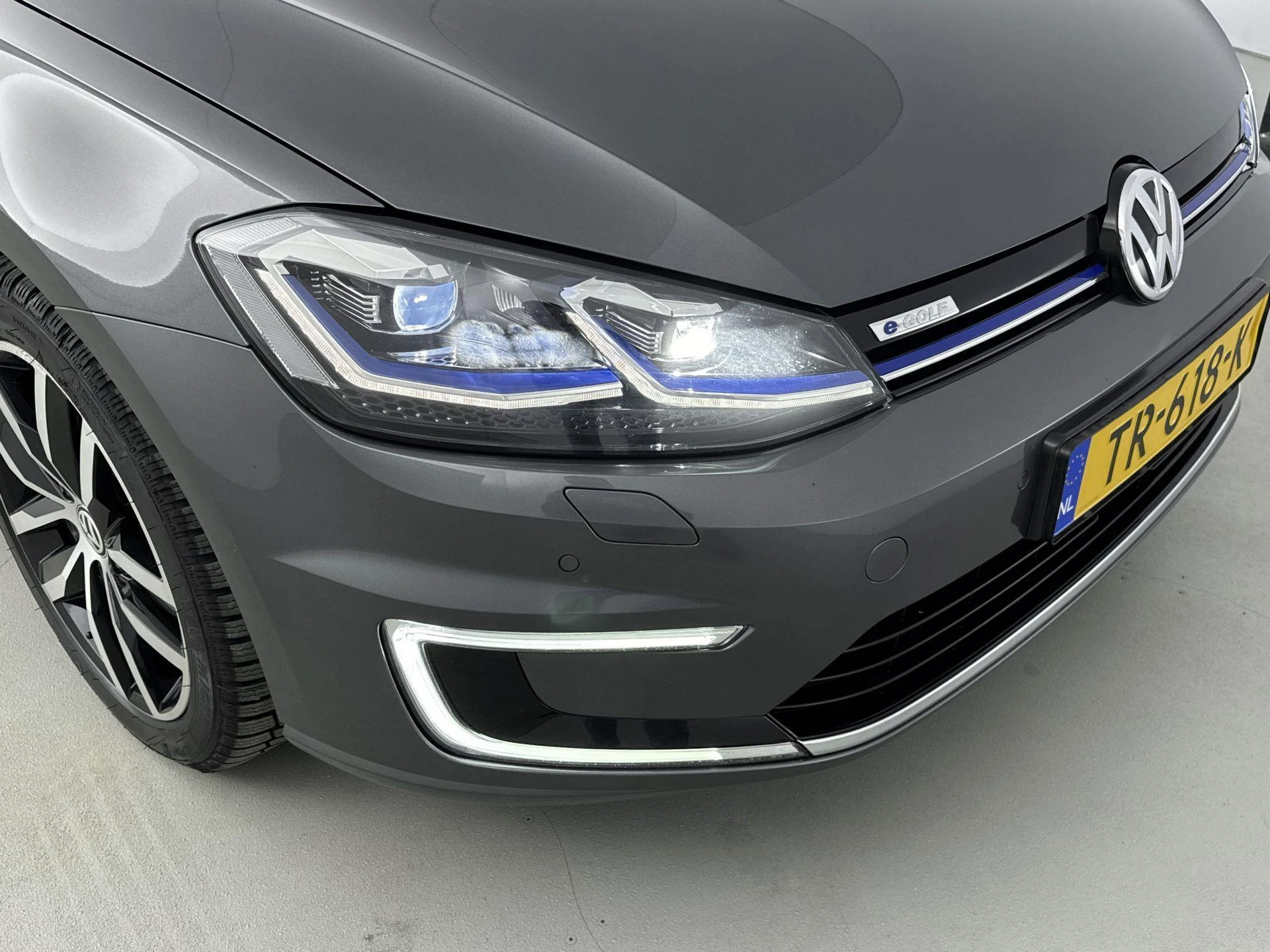 Volkswagen-e-Golf-image-10