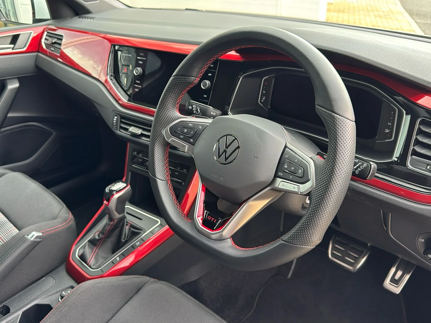 Volkswagen-Polo-image-19
