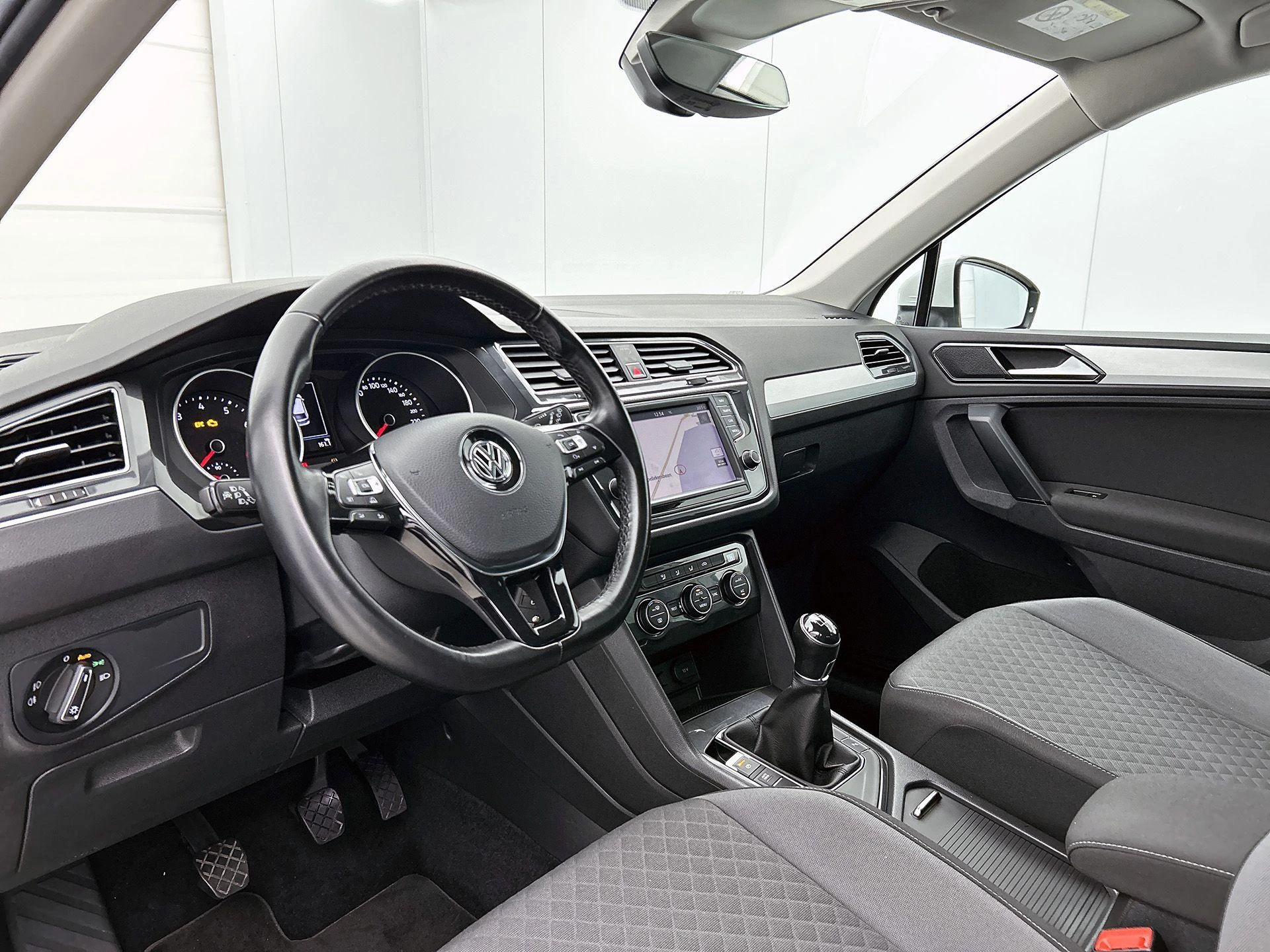 Volkswagen-Tiguan-image-16