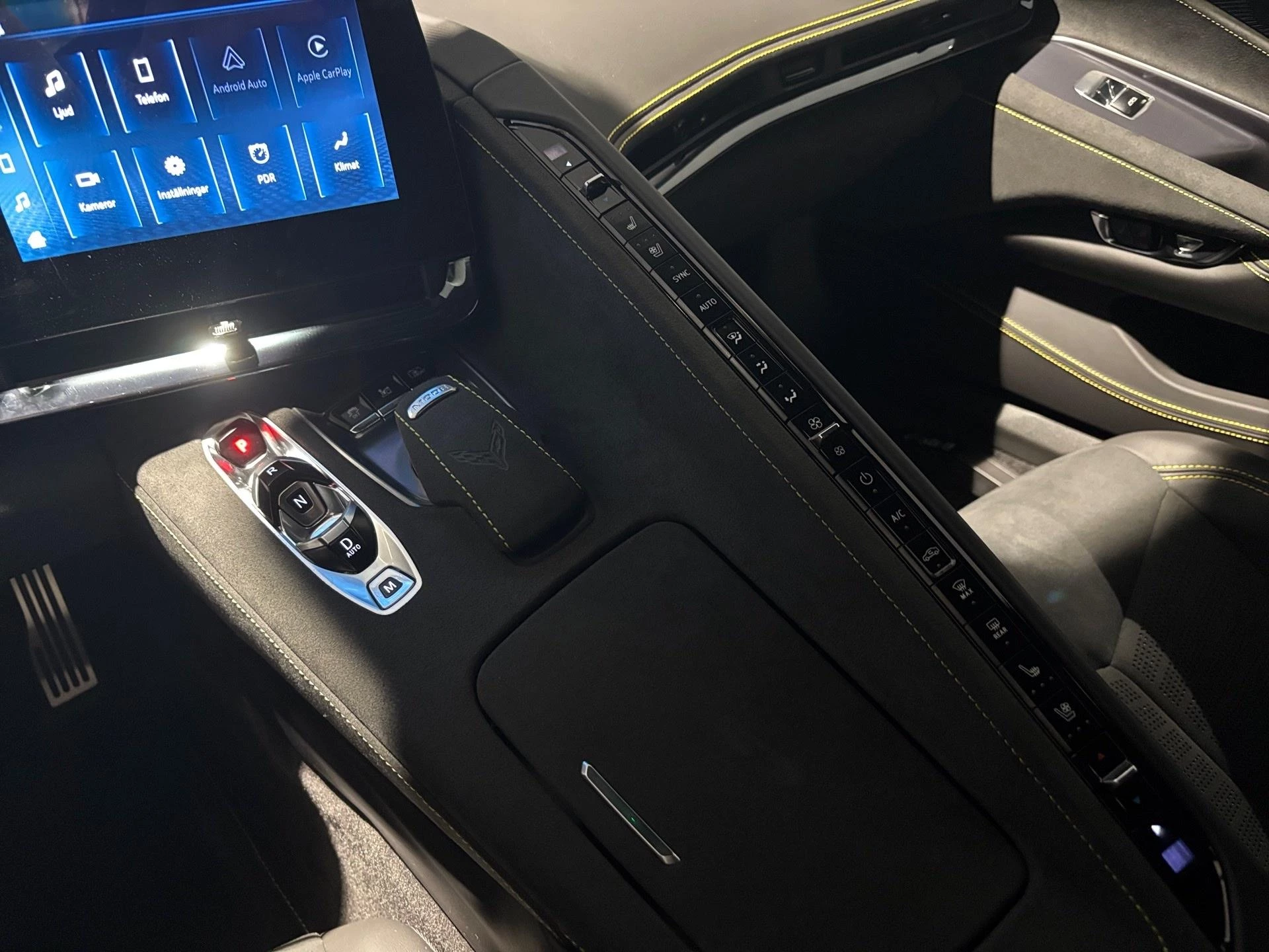 Chevrolet-Corvette-image-15