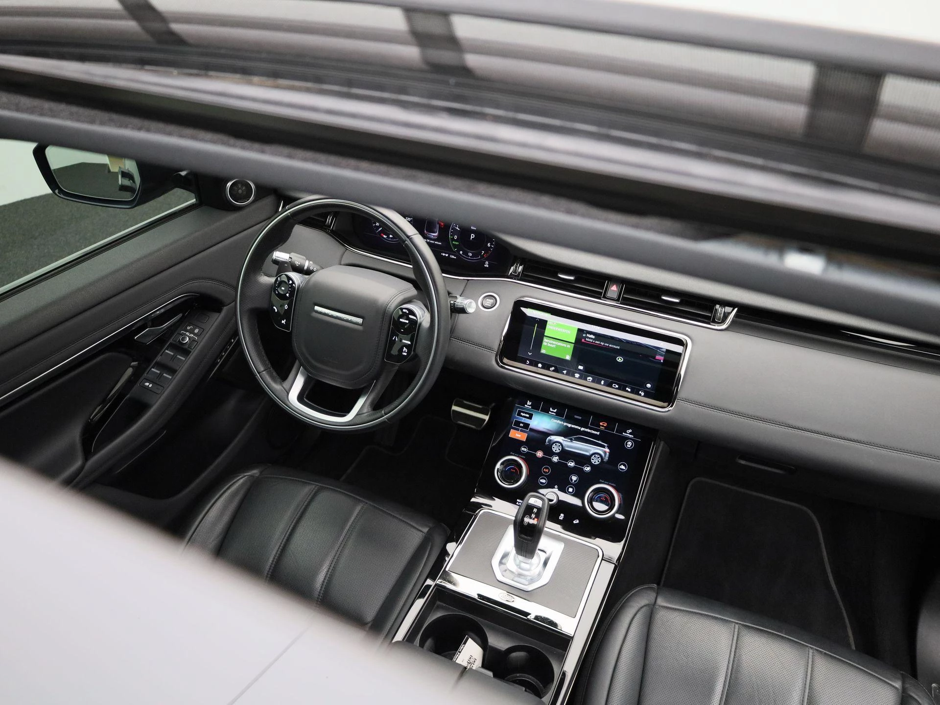 Land Rover-Range Rover Evoque-image-40