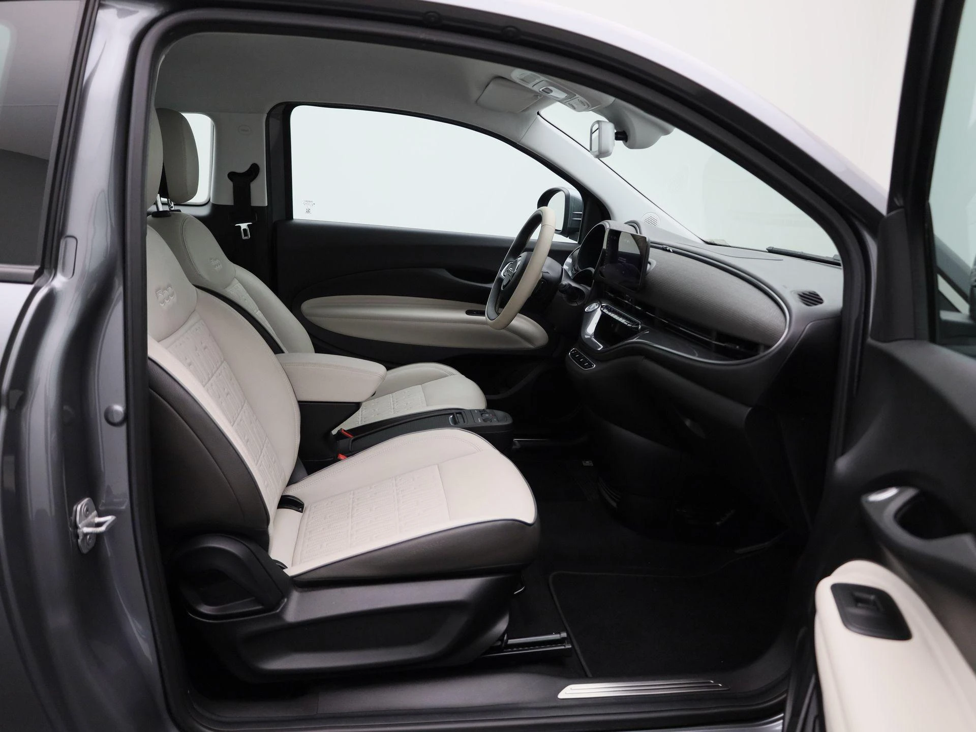 Fiat-500e-image-36