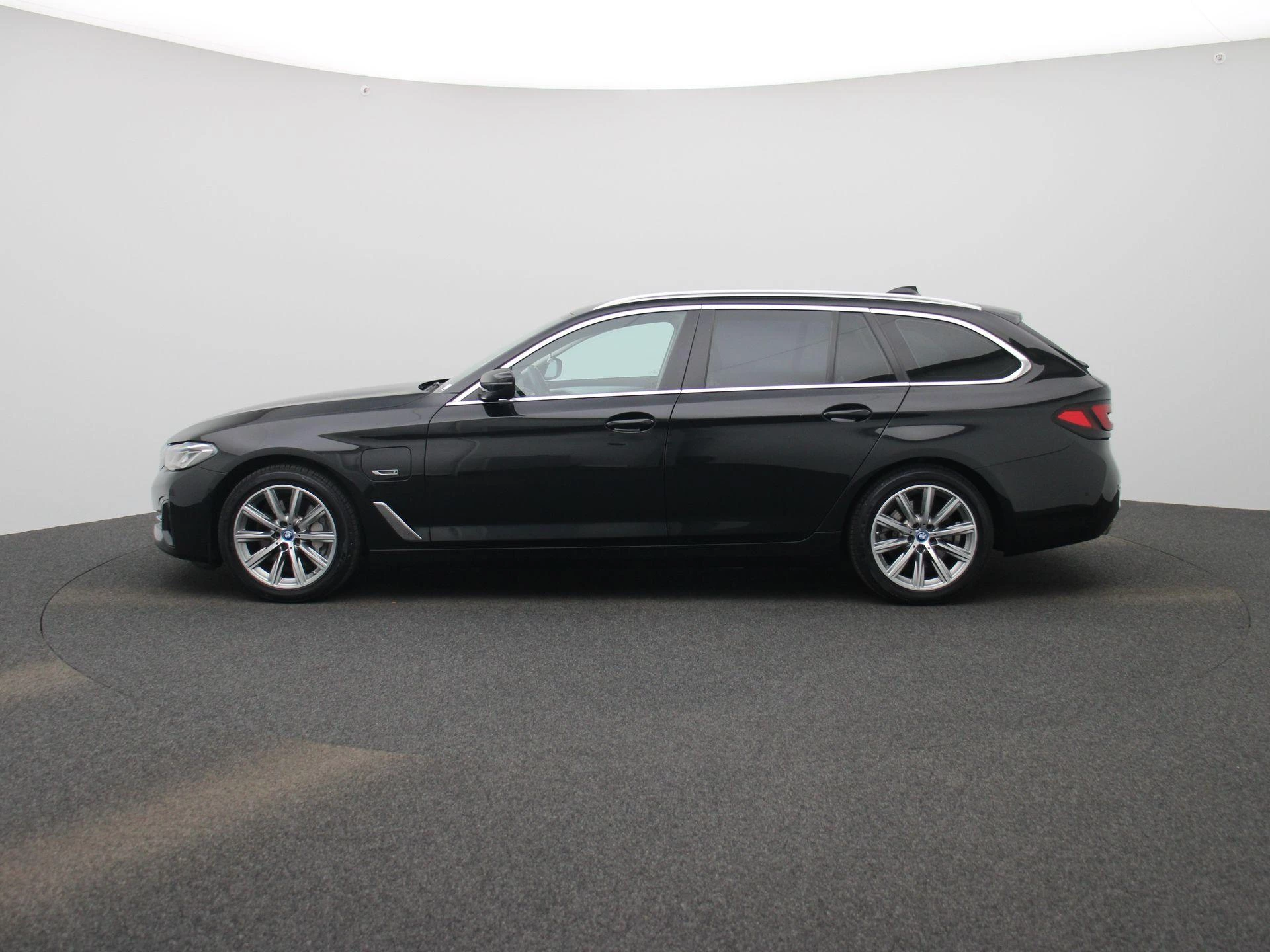 BMW-5 Serie-image-3