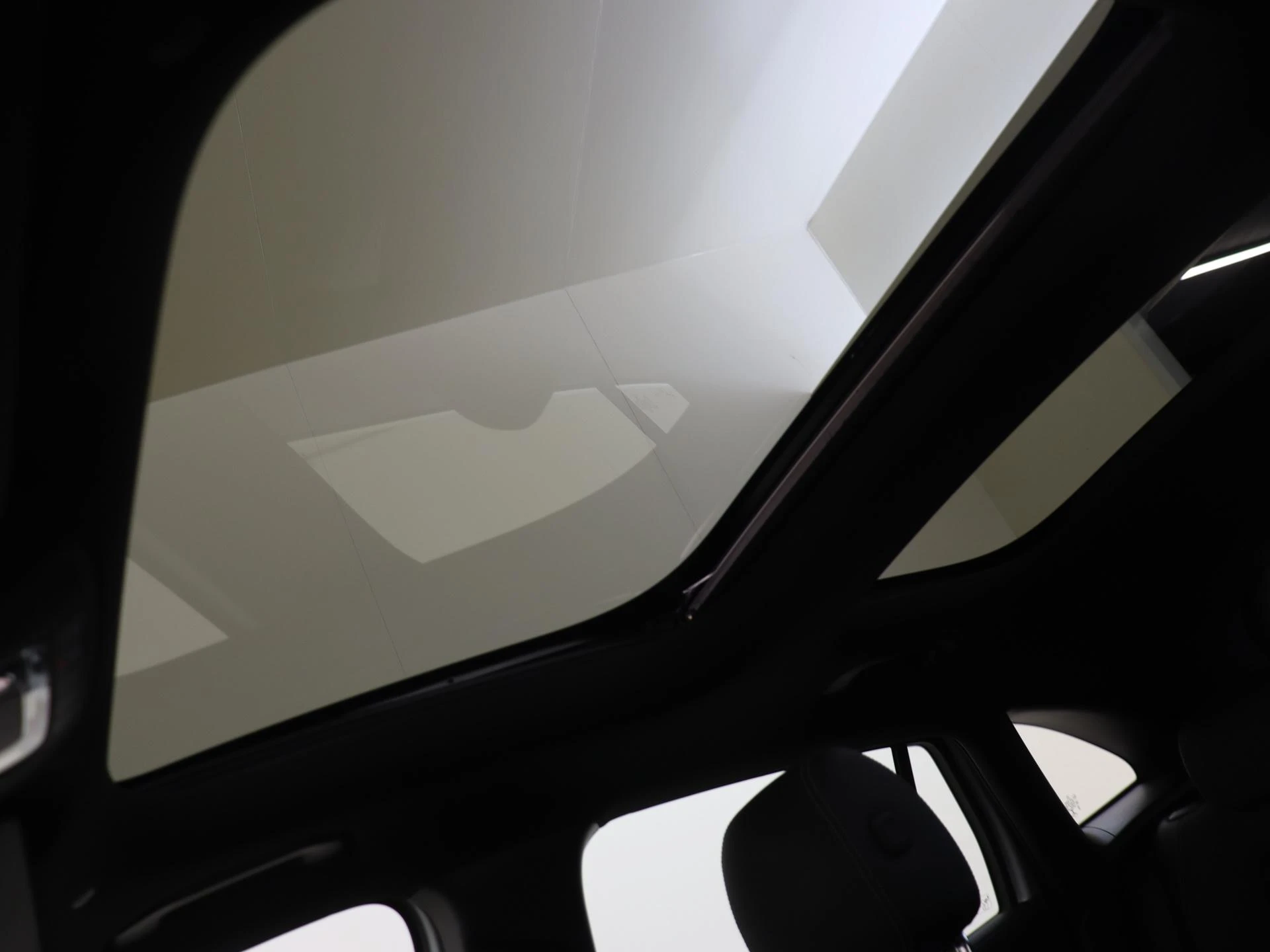 Mercedes-Benz-EQA-image-27