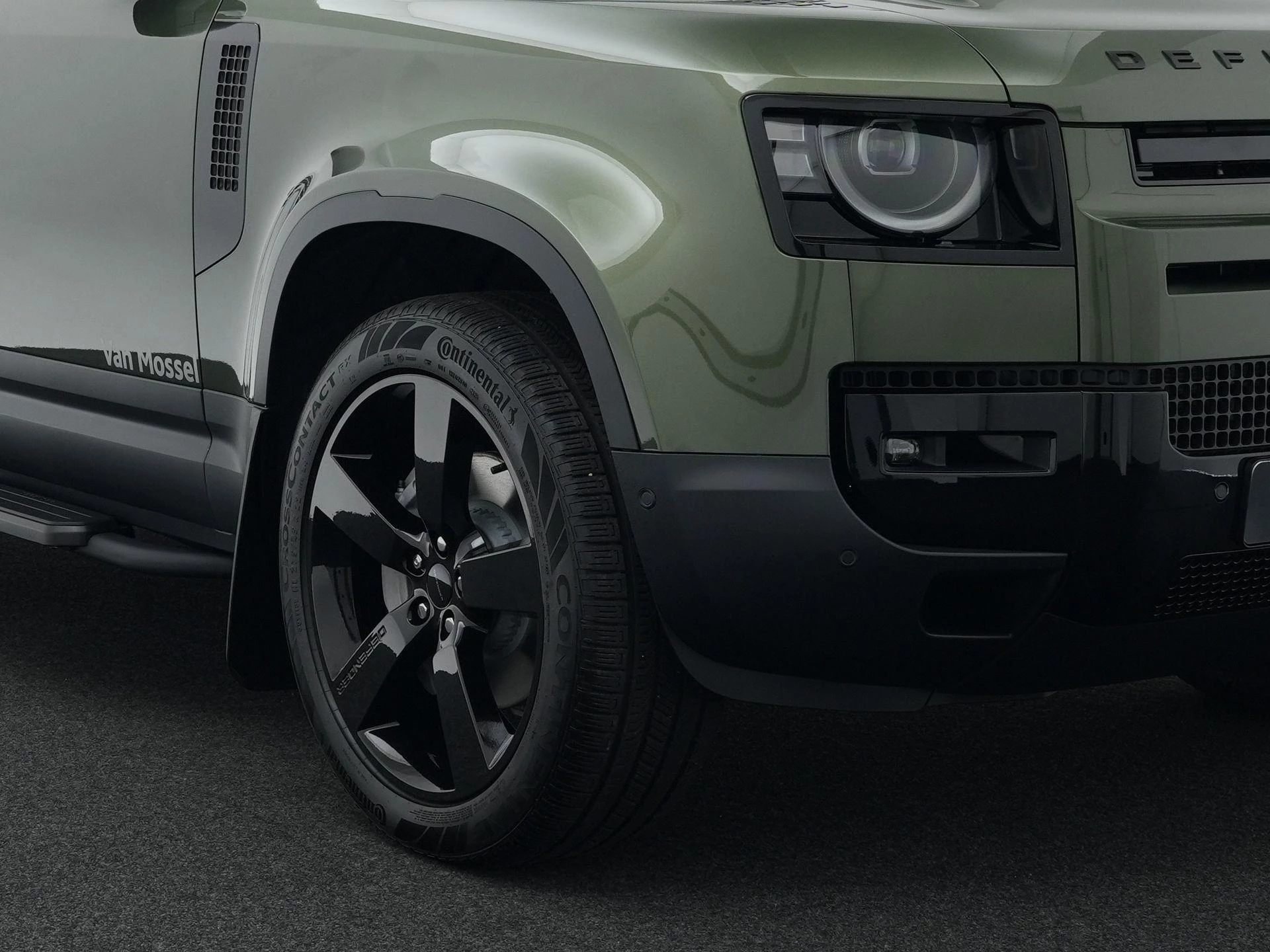 Land Rover-Defender-image-9