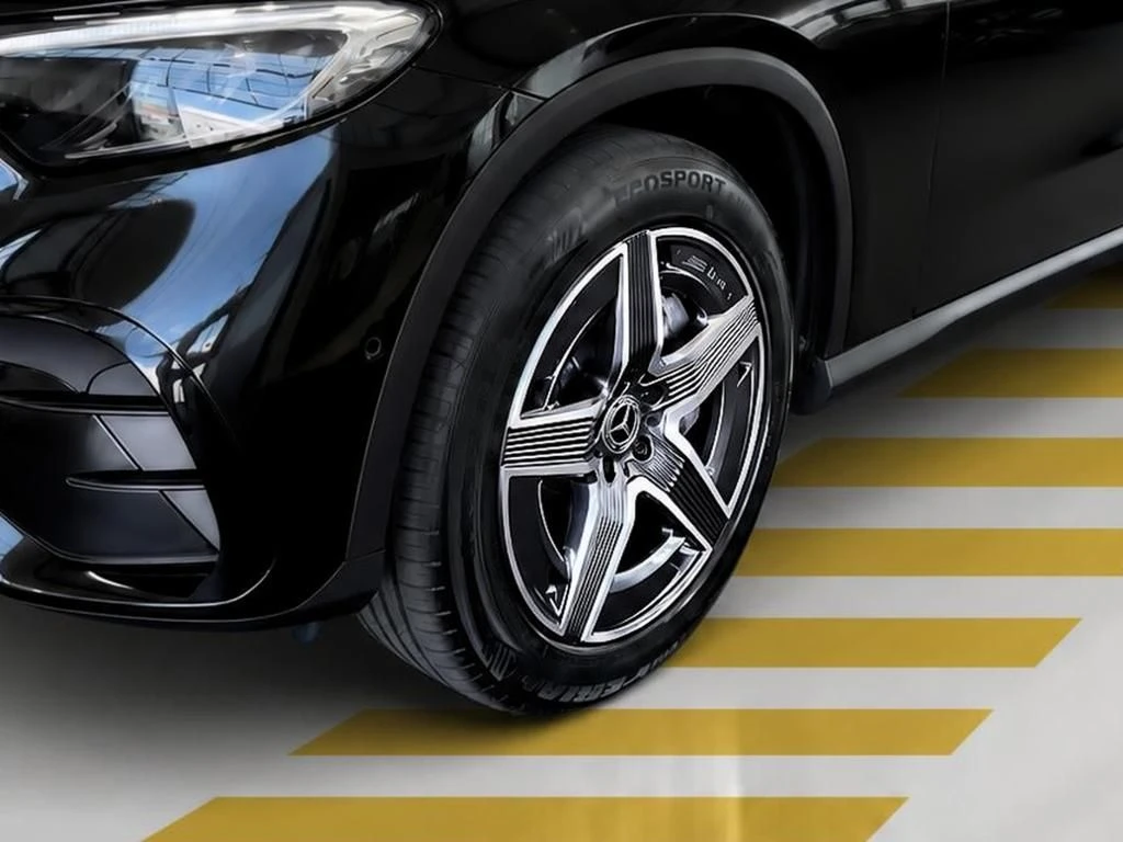 Mercedes-Benz-GLC 300 d-image-5