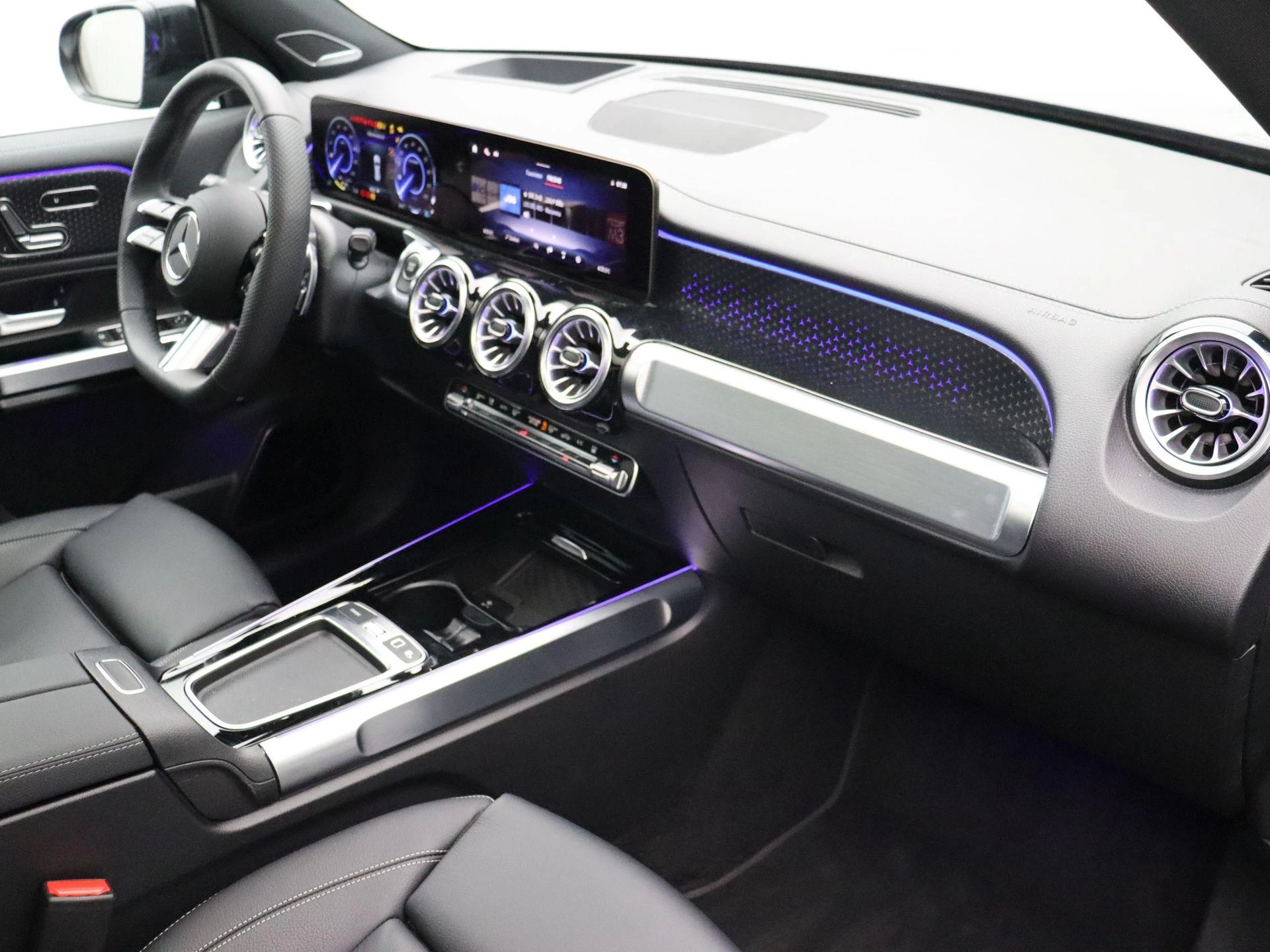 Mercedes-Benz EQB 350 4MATIC AMG Line + LEDER + PANO + BURMESTER + TREKHAAK + HEAD UP +