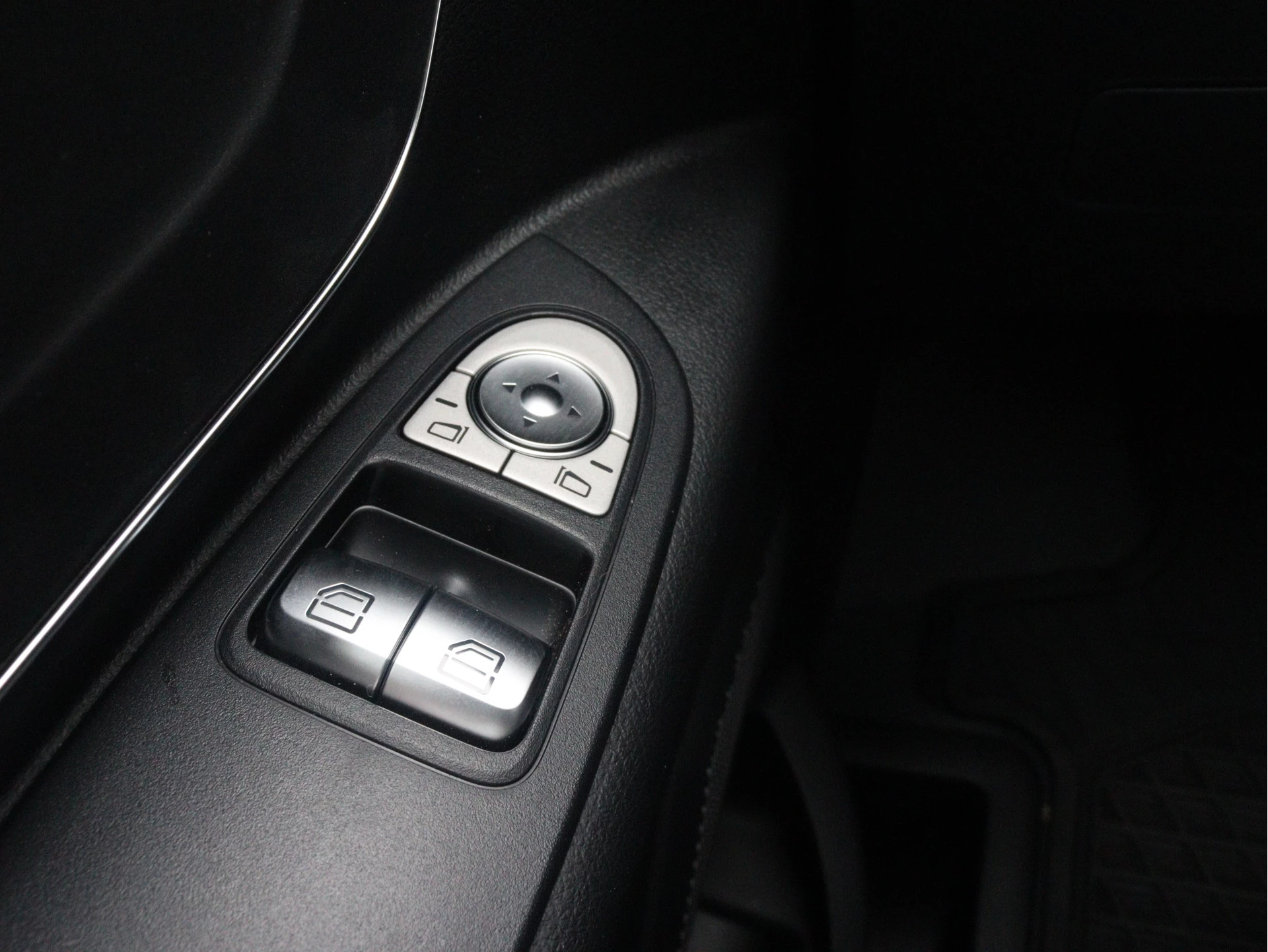 Mercedes-Benz-Vito-image-4