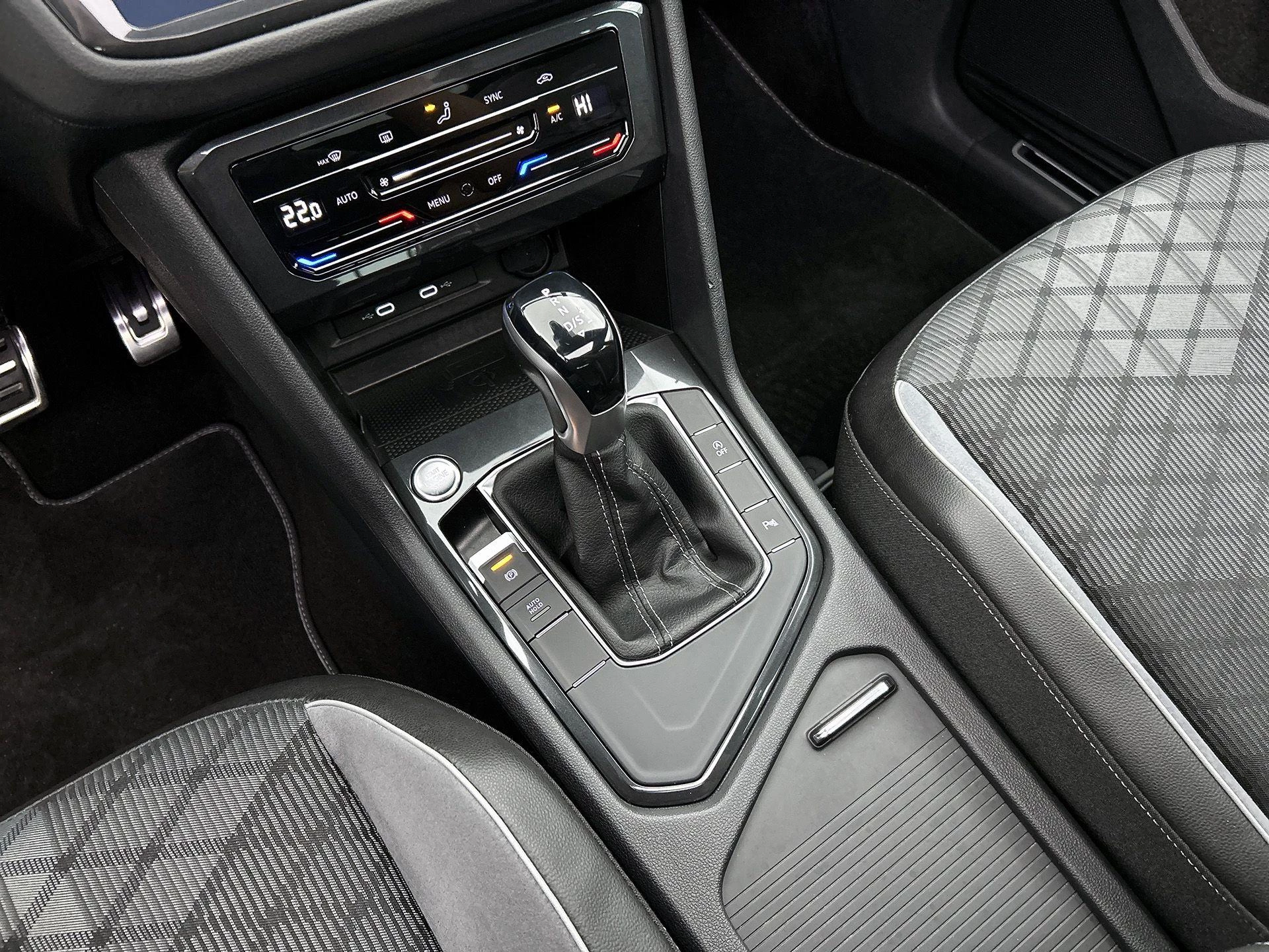 Volkswagen-Tiguan-image-11