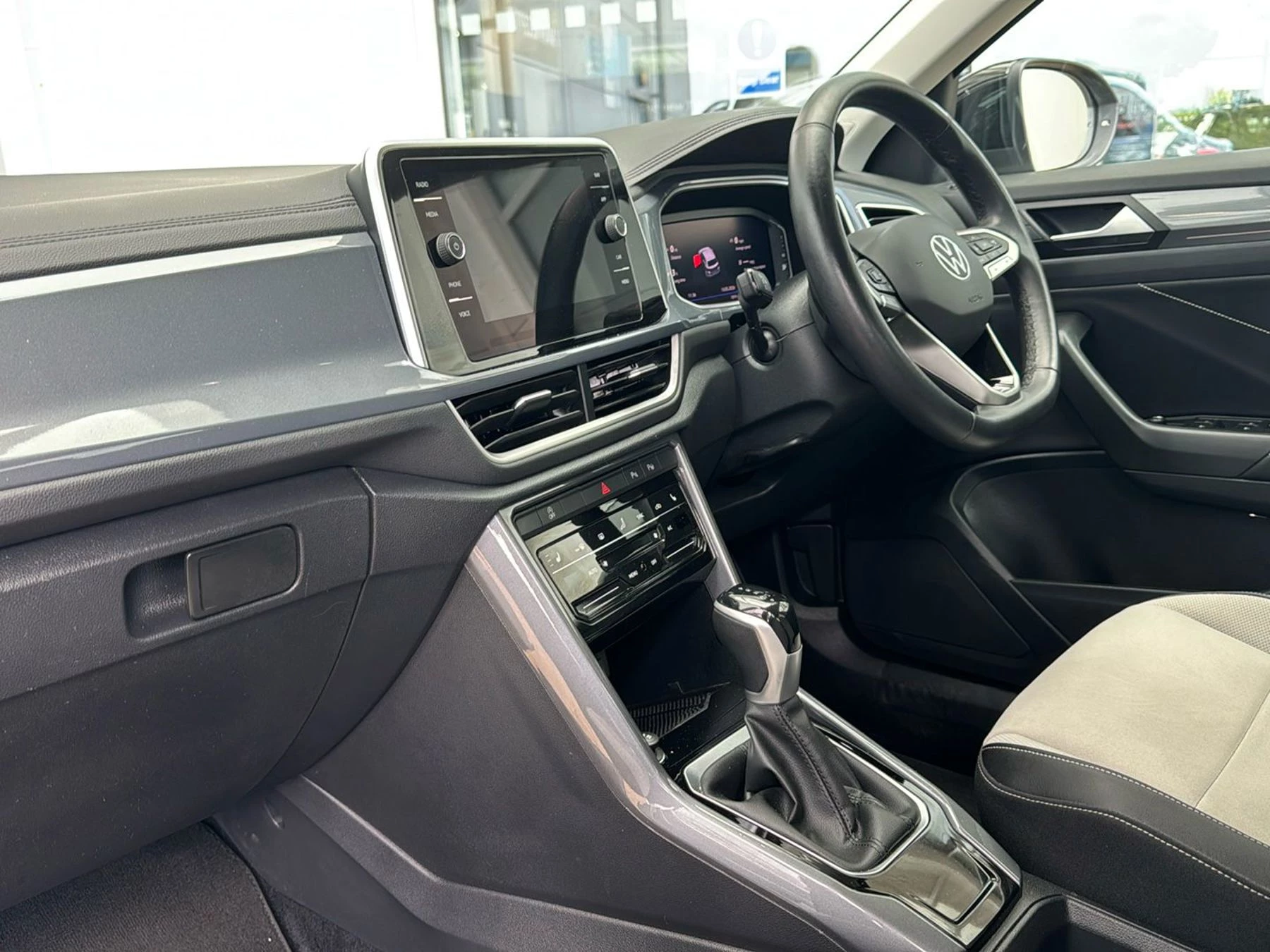 Volkswagen-T-Roc-image-1