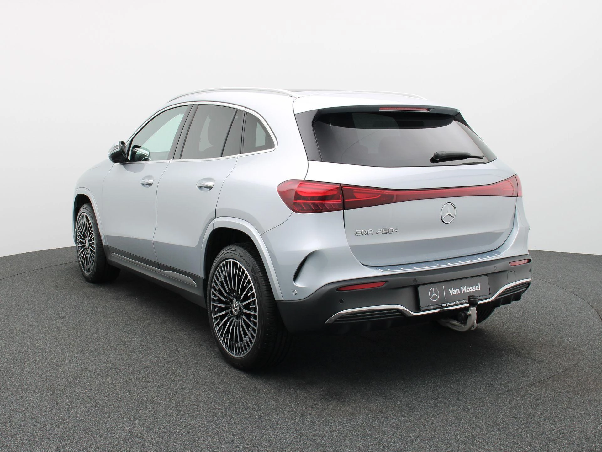 Mercedes-Benz EQA 250+ STAR EDITION + AMG + PANO DAK + BURMESTER + TREKHAAK + HEAD UP