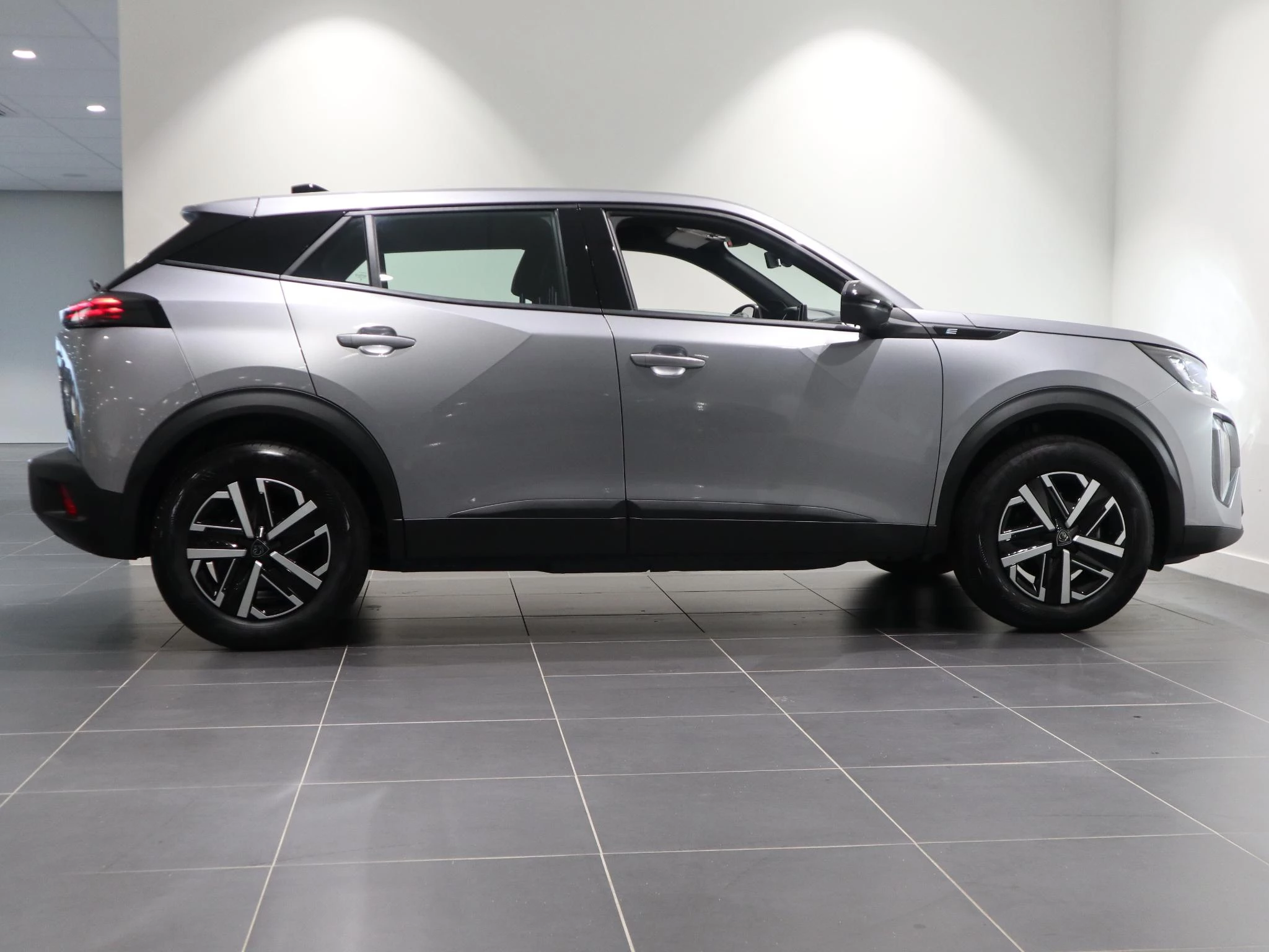 Peugeot-e-2008-image-6