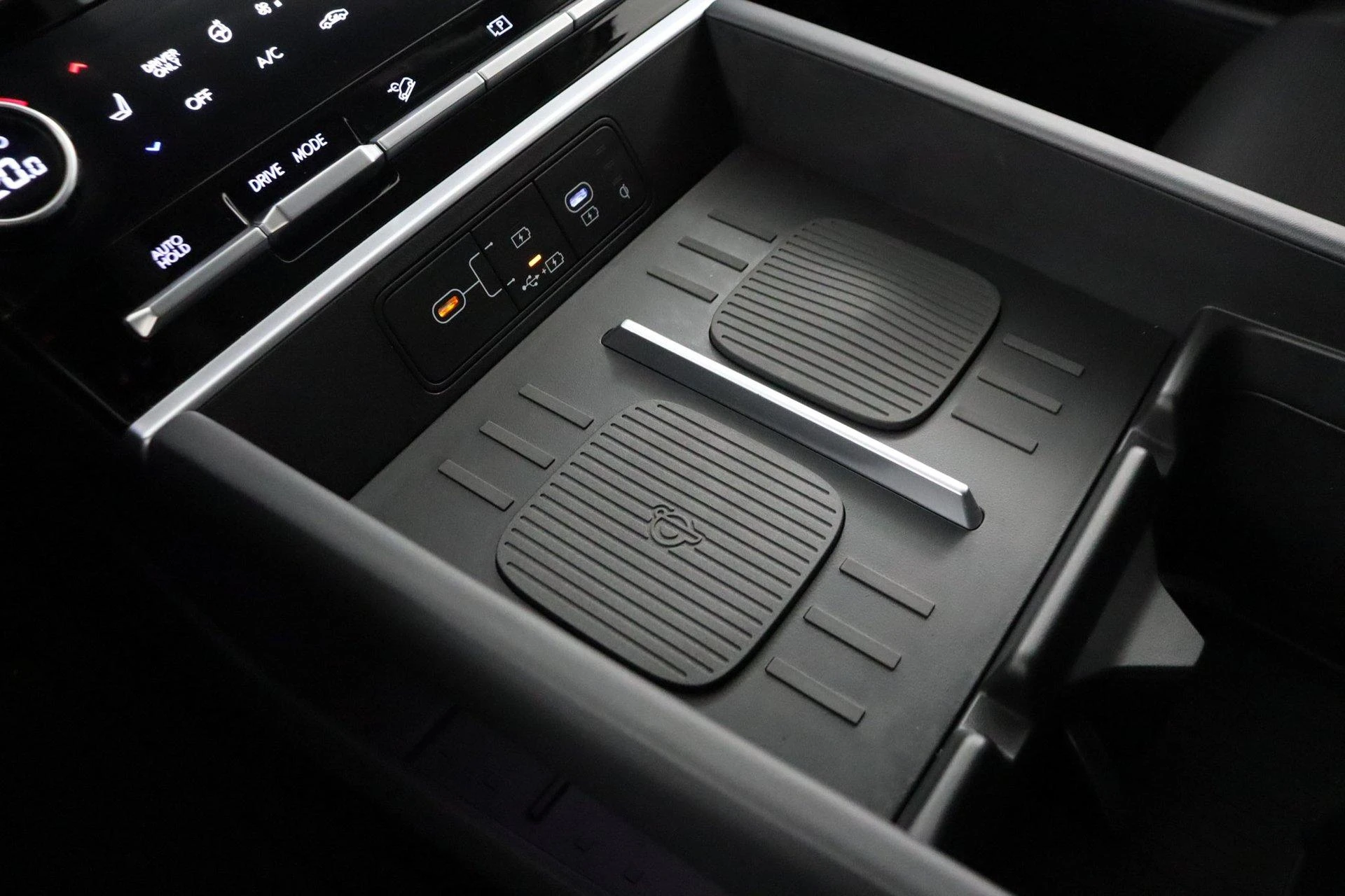 Hyundai-Santa Fe-image-57