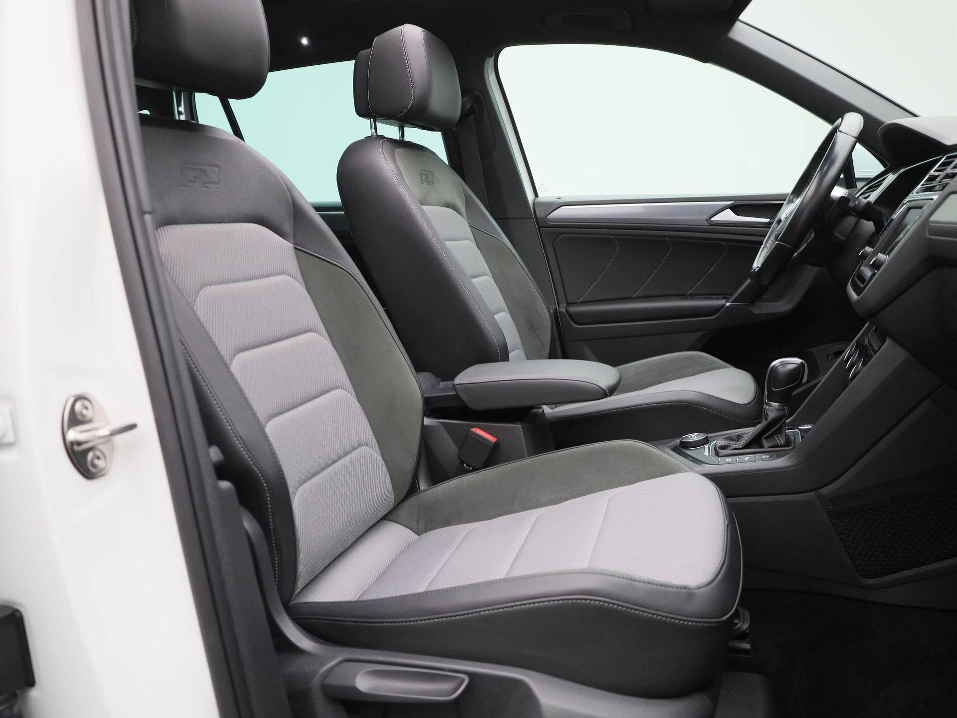 Volkswagen-Tiguan-image-34