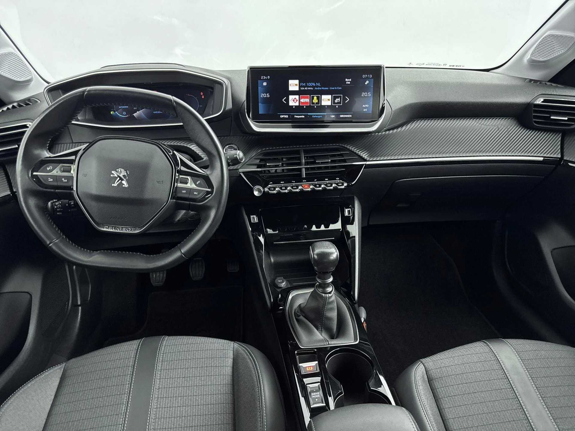 Peugeot-208-image-15